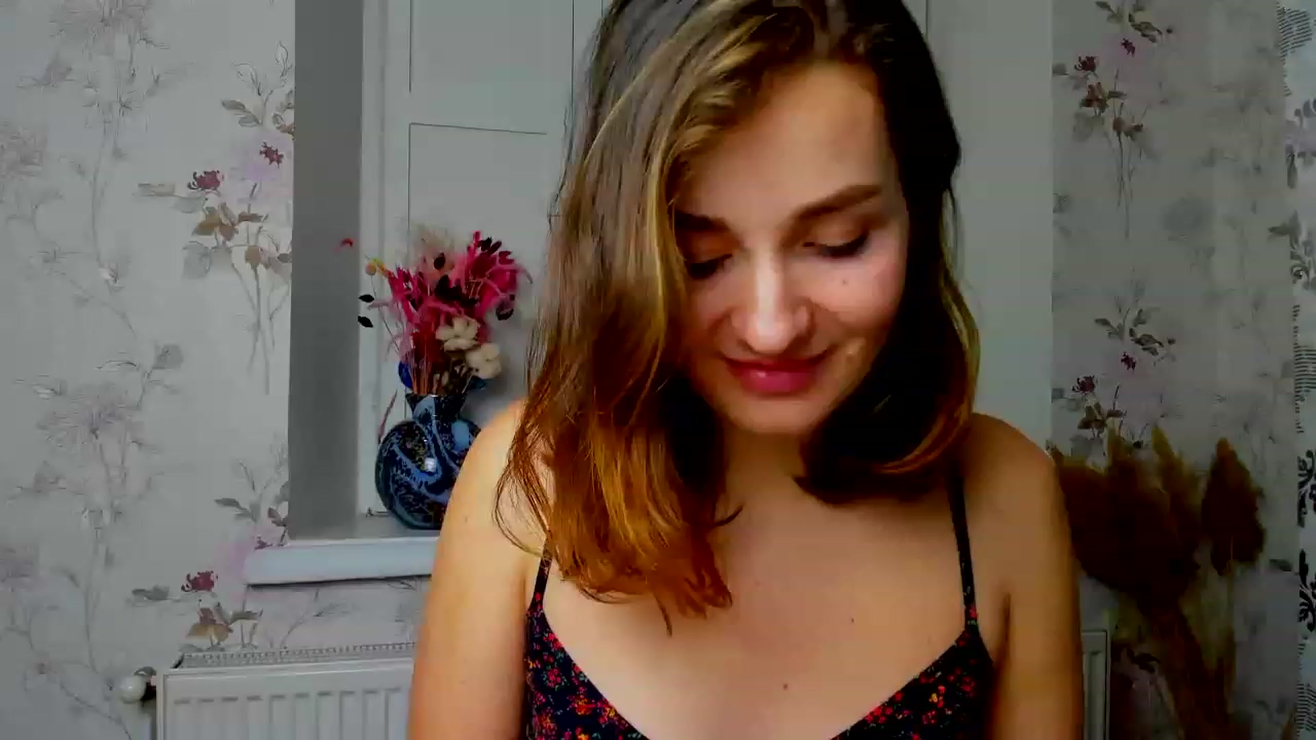 Gallery image thumbnail from ScarletCruz's myfreecams stream on, 12/18/2022, 15:02 image 1 of 20