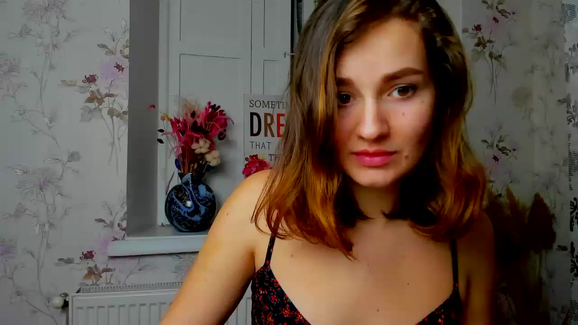 Gallery image thumbnail from ScarletCruz's myfreecams stream on, 12/18/2022, 15:02 image 8 of 20