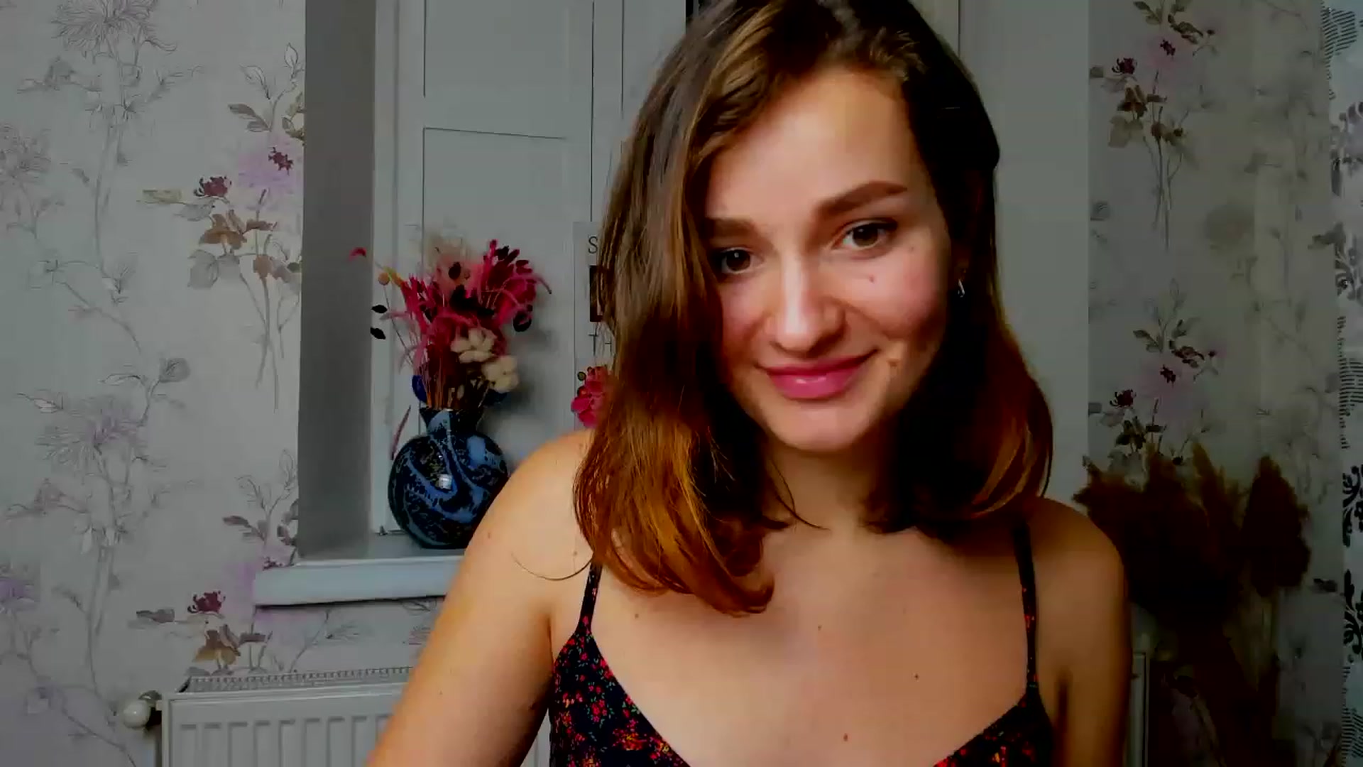 Gallery image thumbnail from ScarletCruz's myfreecams stream on, 12/18/2022, 15:02 image 13 of 20