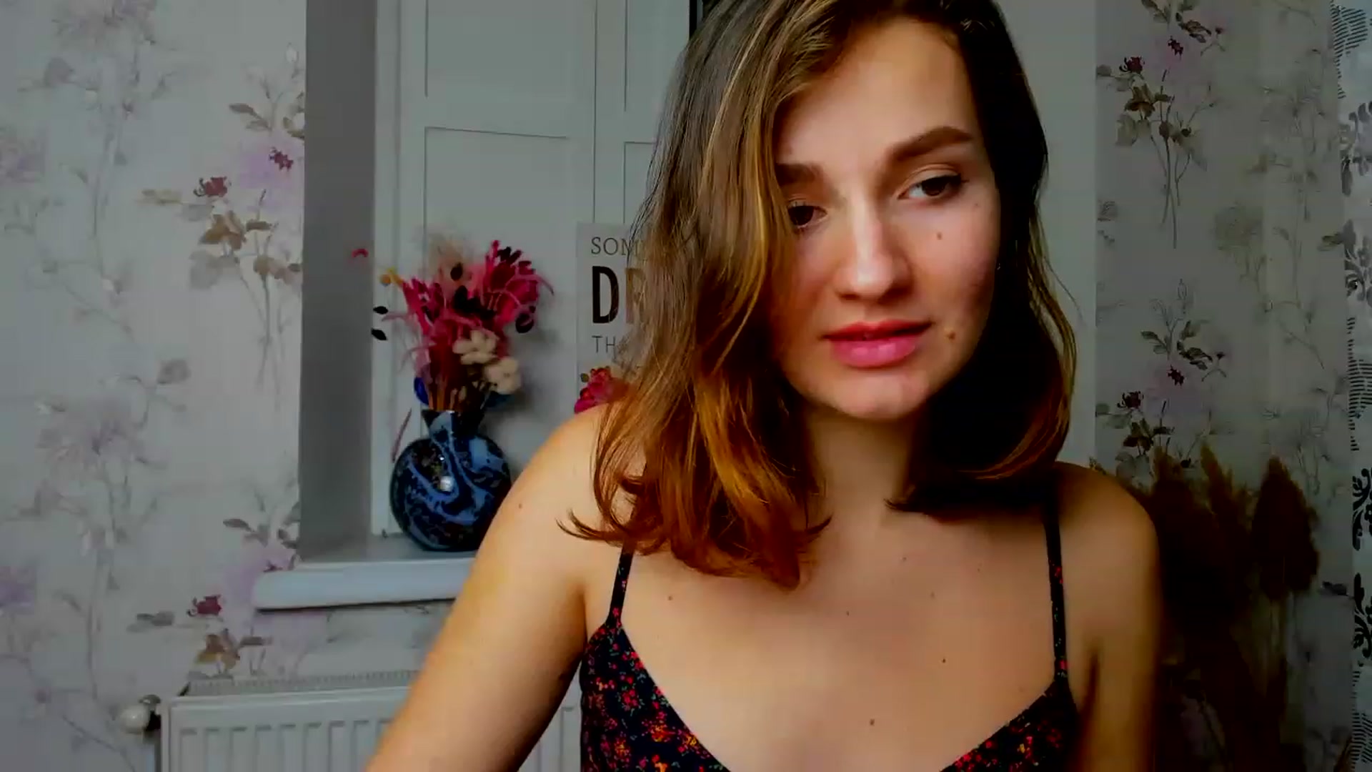 Gallery image thumbnail from ScarletCruz's myfreecams stream on, 12/18/2022, 15:02 image 2 of 20