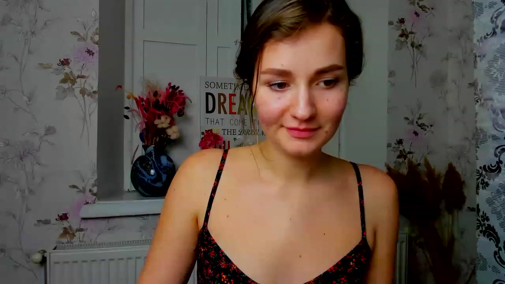 Gallery image thumbnail from ScarletCruz's myfreecams stream on, 12/18/2022, 18:03 image 18 of 20