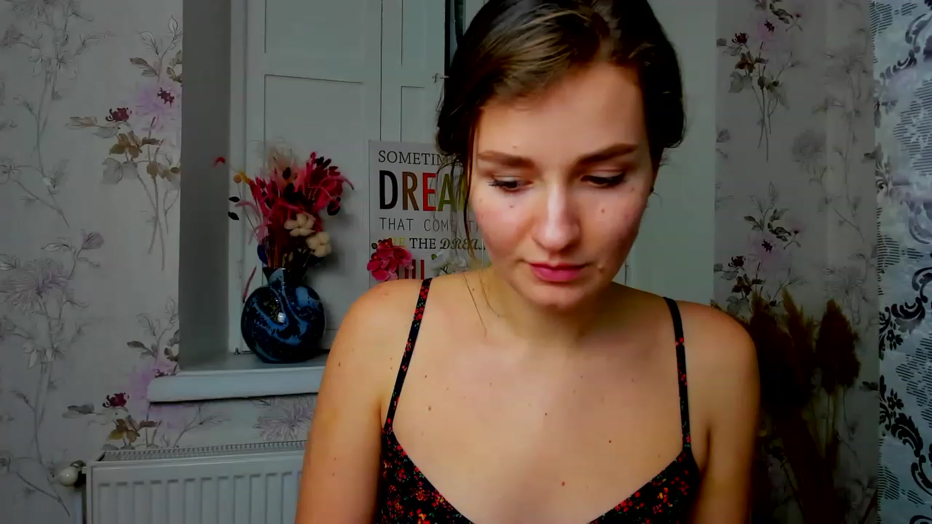 Gallery image thumbnail from ScarletCruz's myfreecams stream on, 12/18/2022, 18:03 image 14 of 20