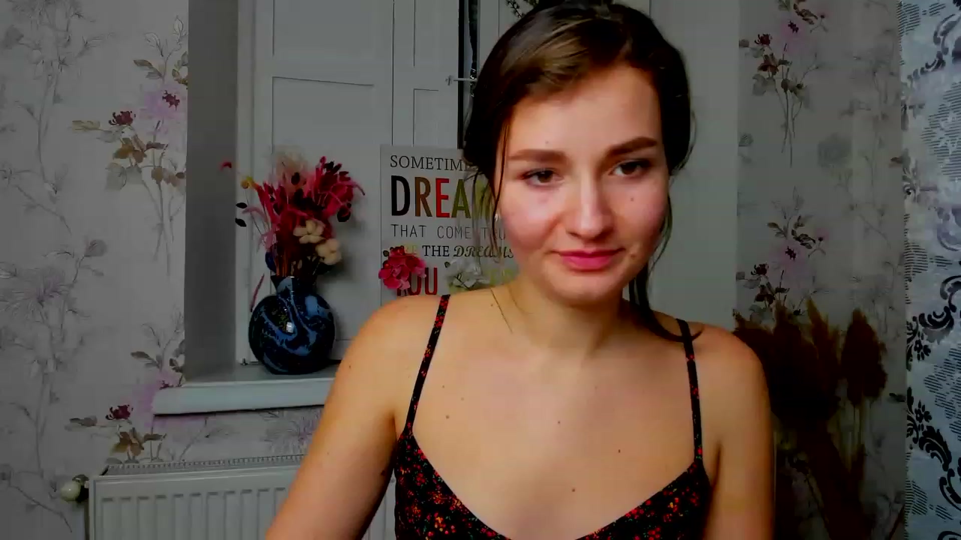 Gallery image thumbnail from ScarletCruz's myfreecams stream on, 12/18/2022, 18:03 image 7 of 20
