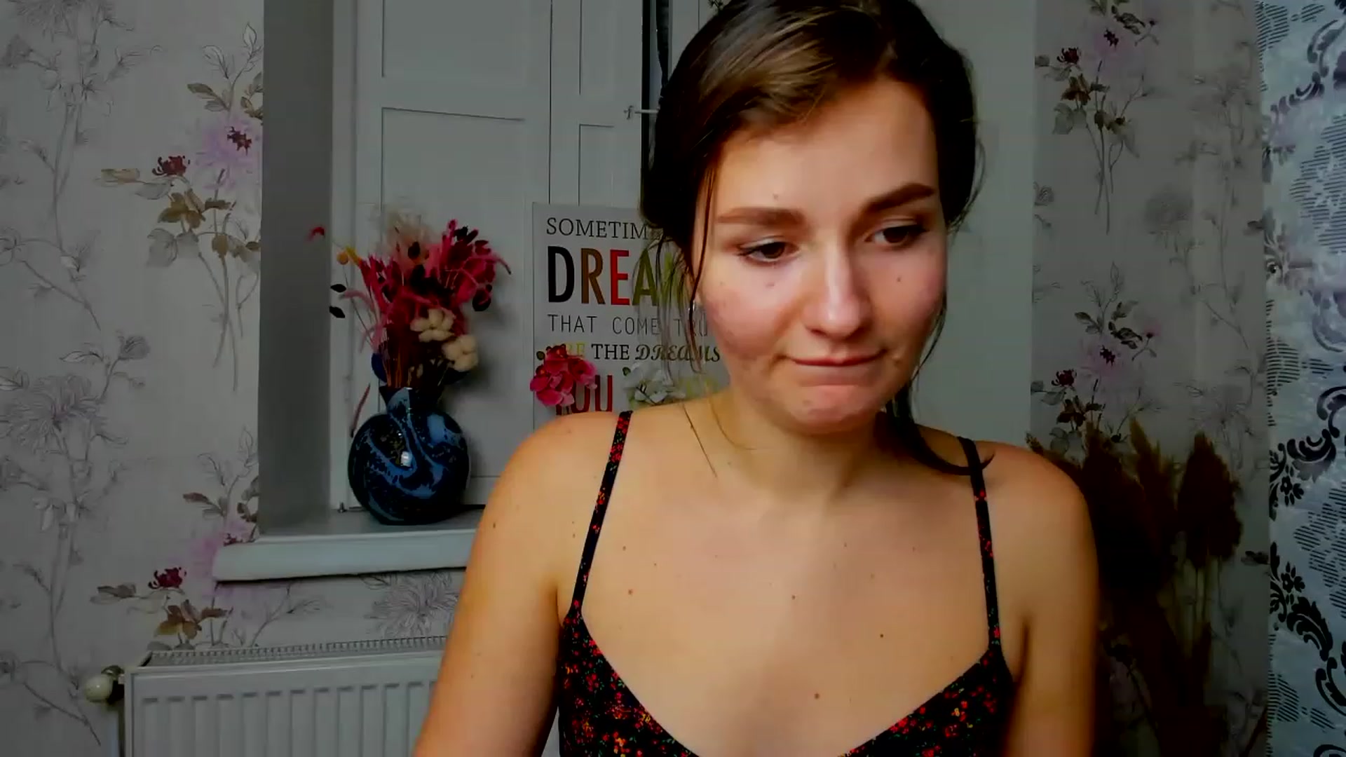 Gallery image thumbnail from ScarletCruz's myfreecams stream on, 12/18/2022, 18:03 image 3 of 20
