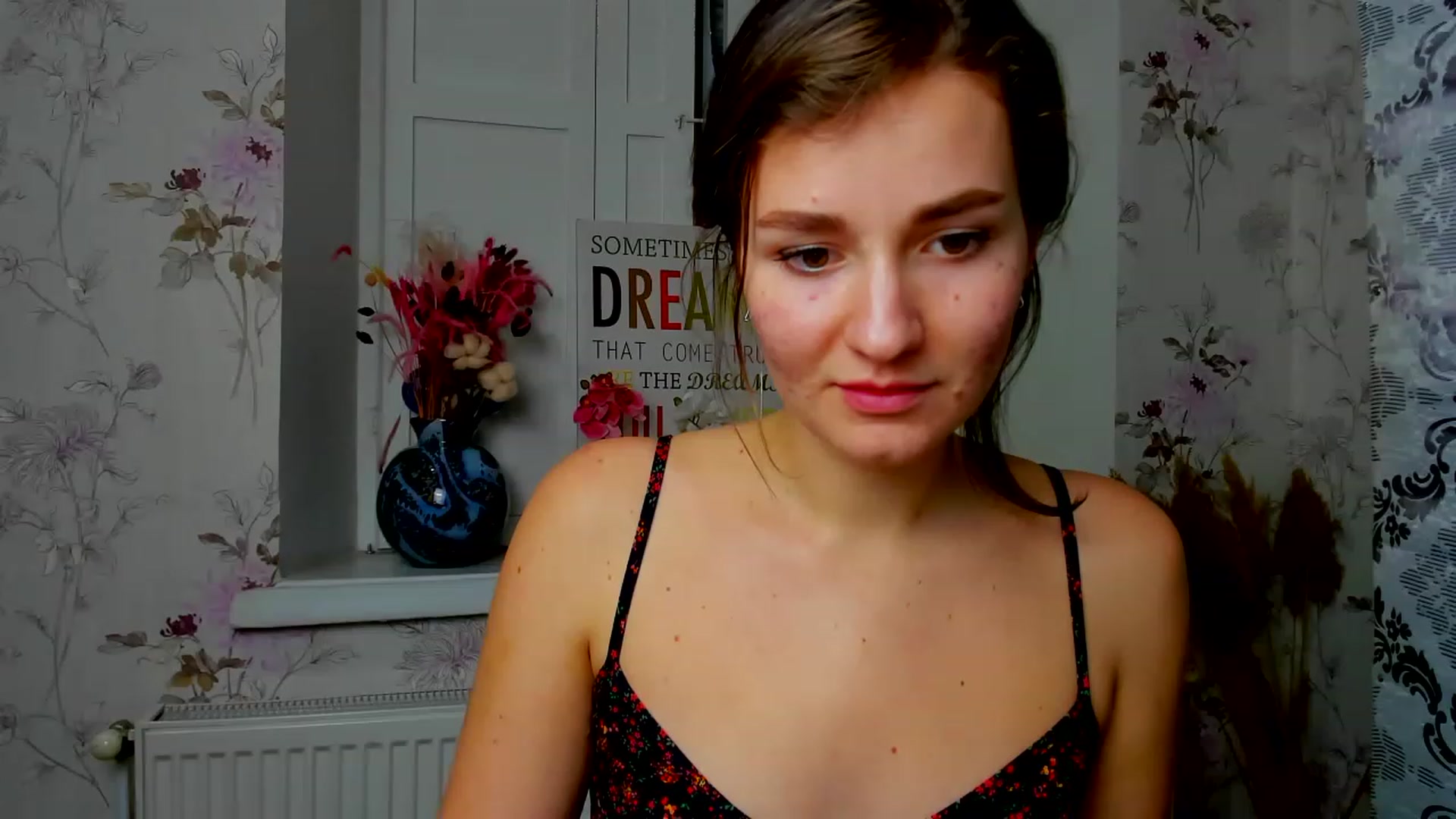 Gallery image thumbnail from ScarletCruz's myfreecams stream on, 12/18/2022, 18:03 image 9 of 20