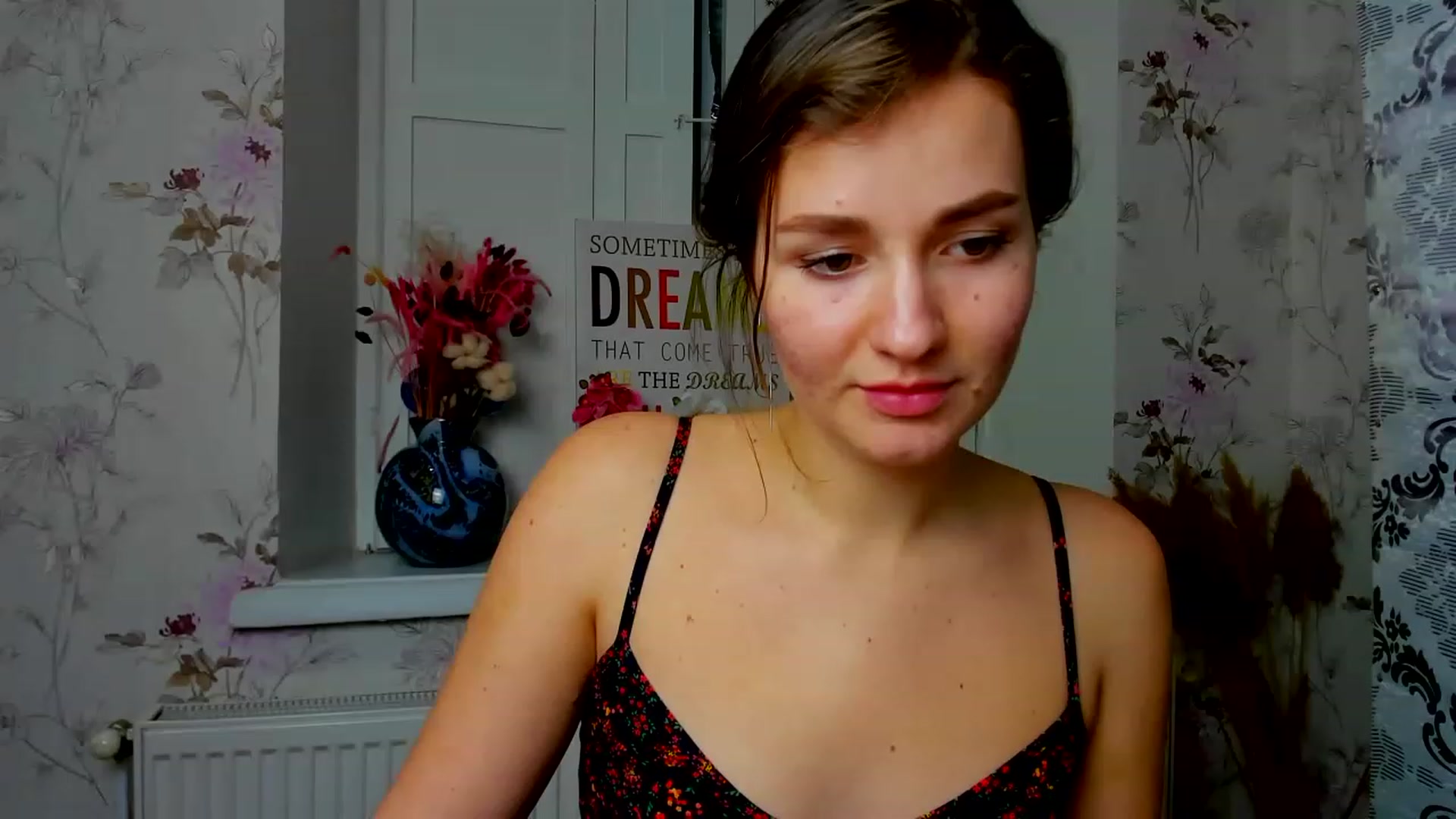 Gallery image thumbnail from ScarletCruz's myfreecams stream on, 12/18/2022, 18:03 image 13 of 20