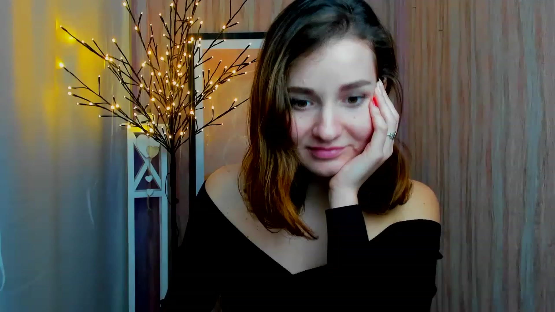 Gallery image thumbnail from ScarletCruz's myfreecams stream on, 12/19/2022, 09:30 image 18 of 20