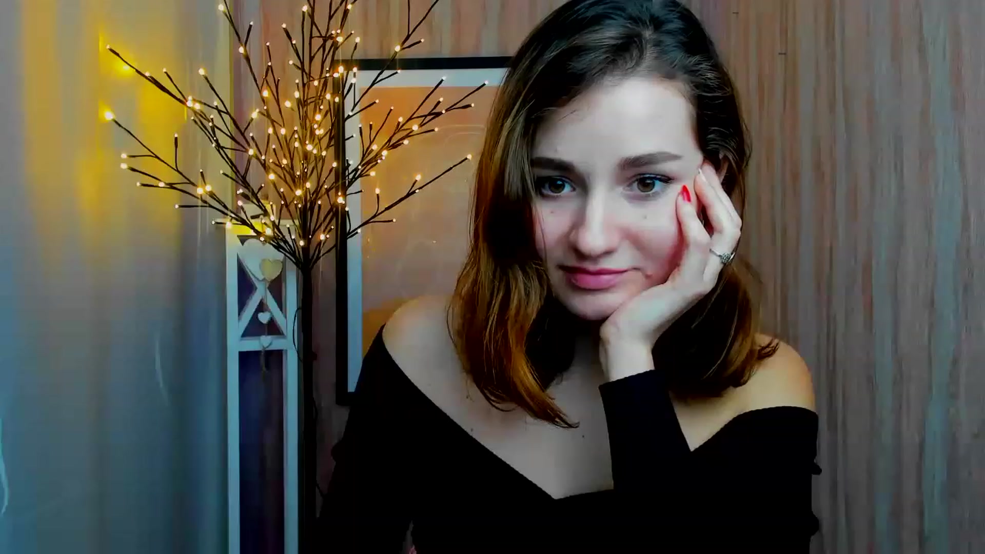 Gallery image thumbnail from ScarletCruz's myfreecams stream on, 12/19/2022, 09:30 image 19 of 20