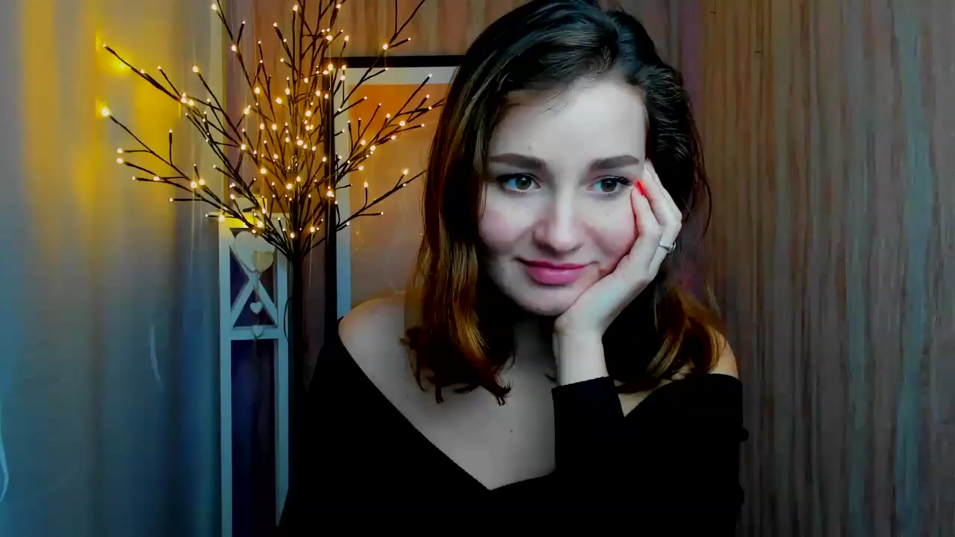 Gallery image thumbnail from ScarletCruz's myfreecams stream on, 12/19/2022, 09:30 image 12 of 20