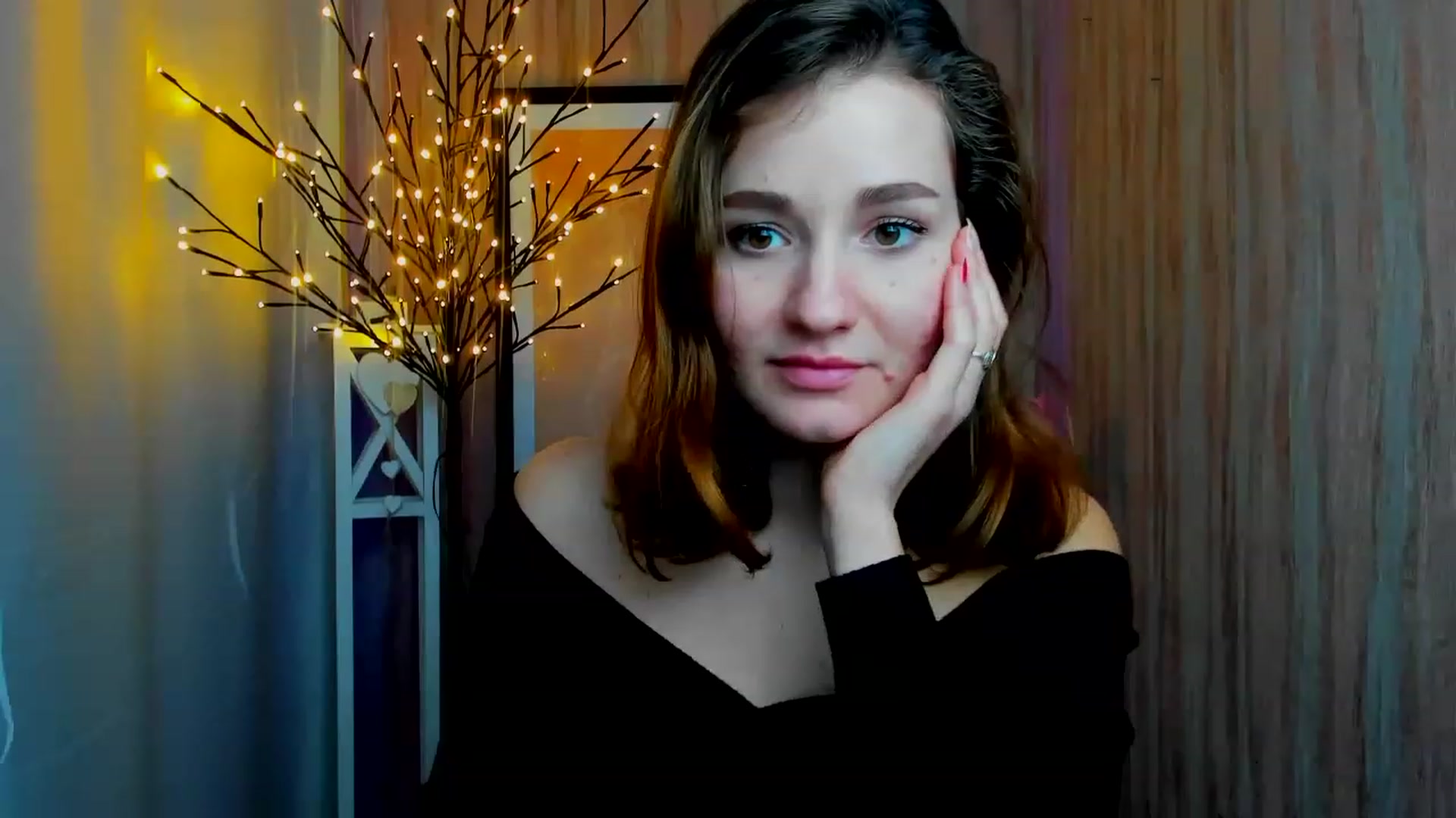 Gallery image thumbnail from ScarletCruz's myfreecams stream on, 12/19/2022, 09:30 image 14 of 20
