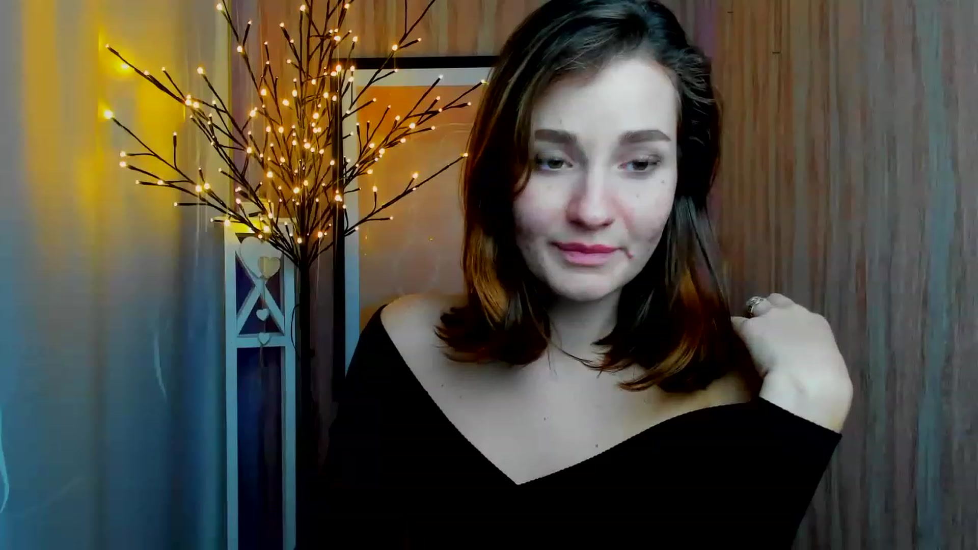 Gallery image thumbnail from ScarletCruz's myfreecams stream on, 12/19/2022, 09:30 image 5 of 20