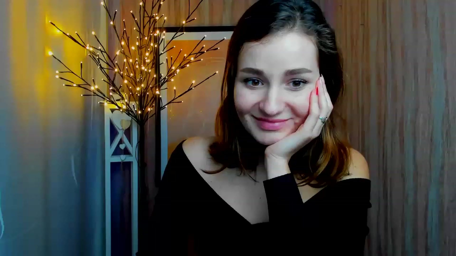 Gallery image thumbnail from ScarletCruz's myfreecams stream on, 12/19/2022, 09:30 image 8 of 20