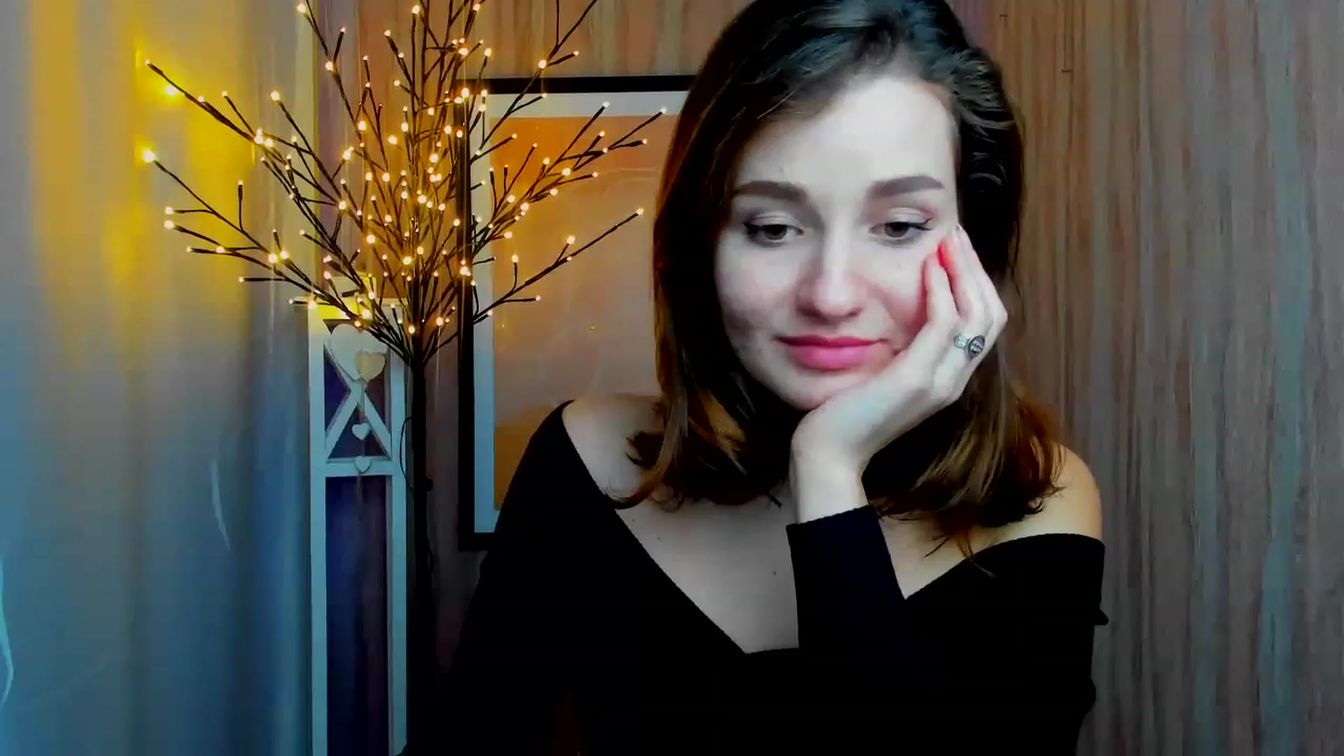 Gallery image thumbnail from ScarletCruz's myfreecams stream on, 12/19/2022, 09:30 image 1 of 20