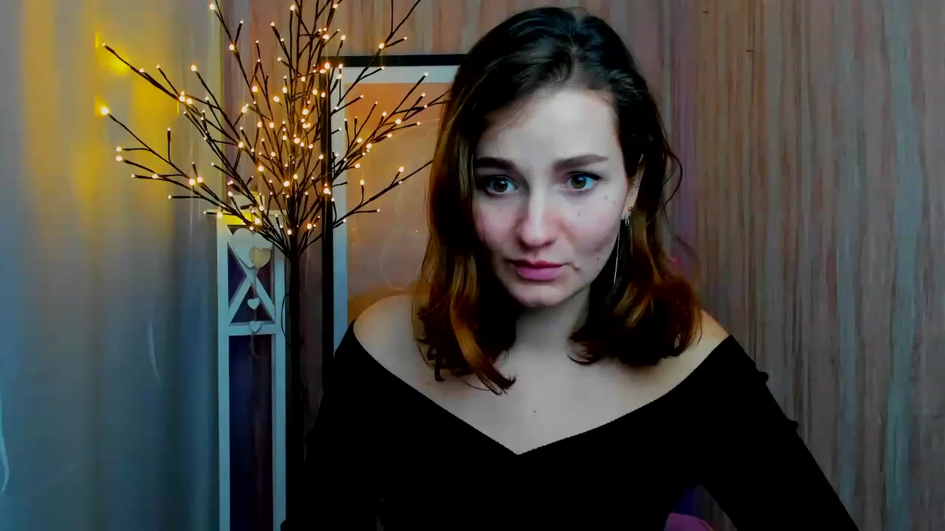 Gallery image thumbnail from ScarletCruz's myfreecams stream on, 12/19/2022, 09:30 image 16 of 20