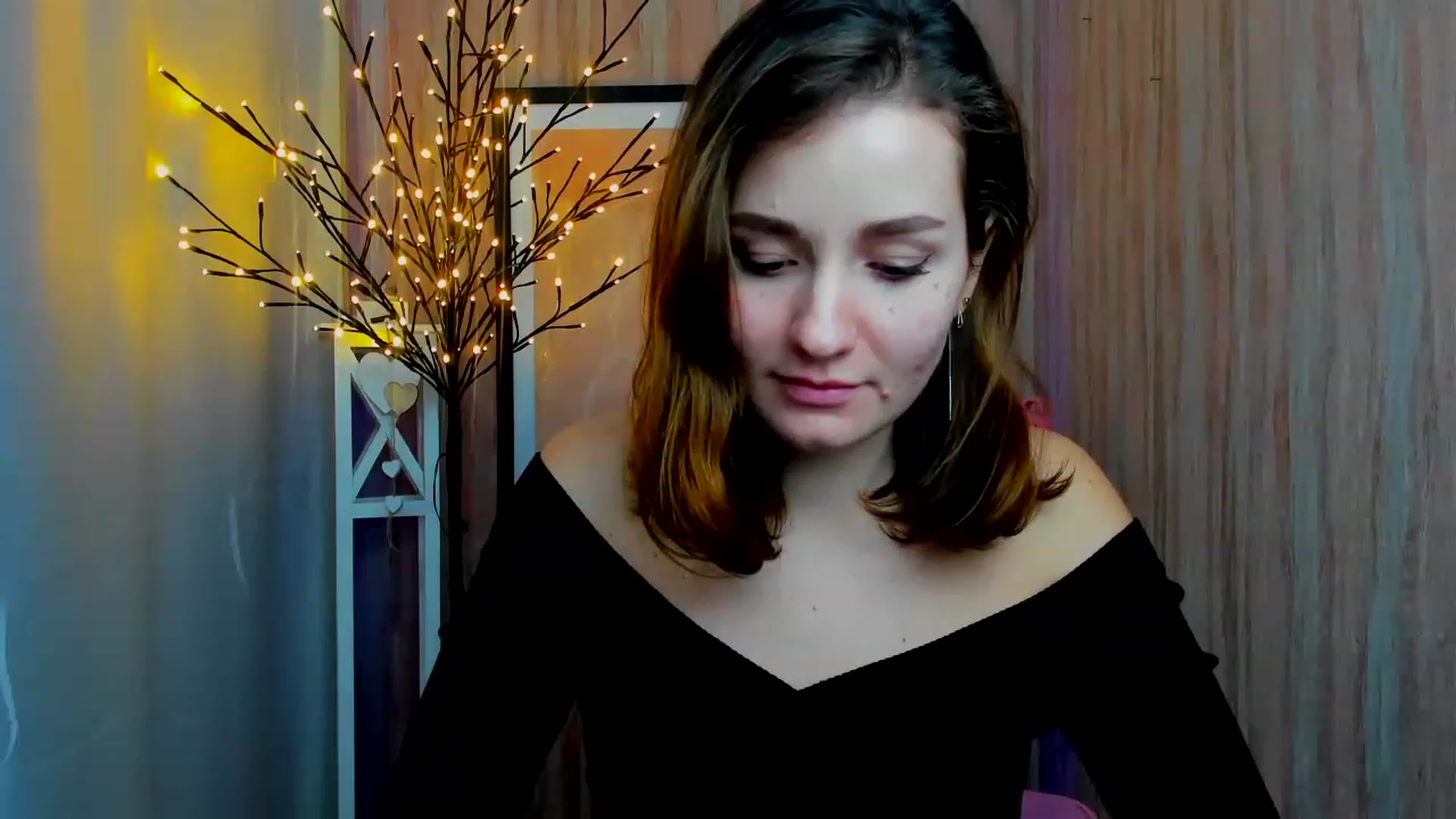 Gallery image thumbnail from ScarletCruz's myfreecams stream on, 12/19/2022, 09:30 image 20 of 20