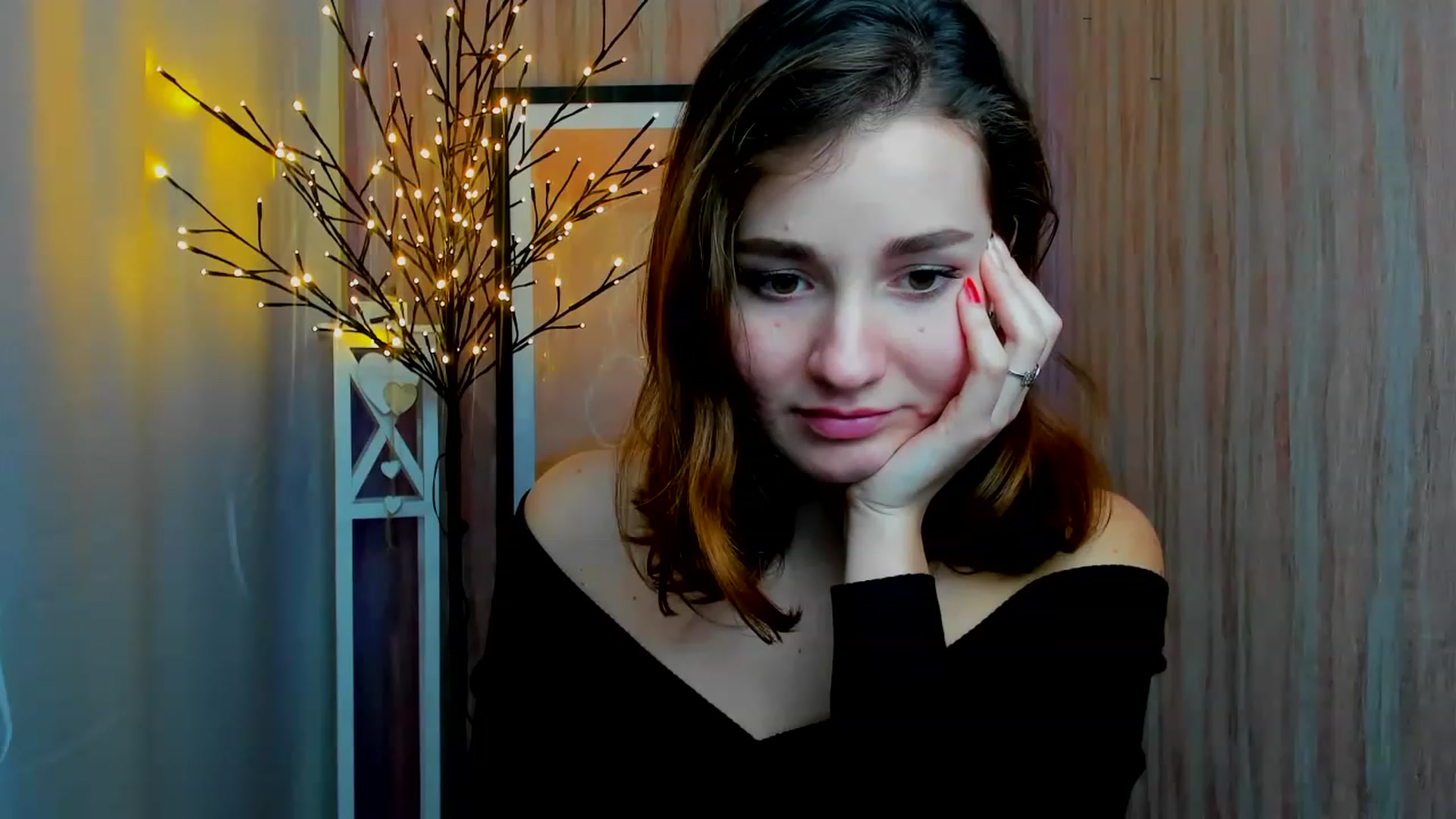 Gallery image thumbnail from ScarletCruz's myfreecams stream on, 12/19/2022, 09:30 image 15 of 20