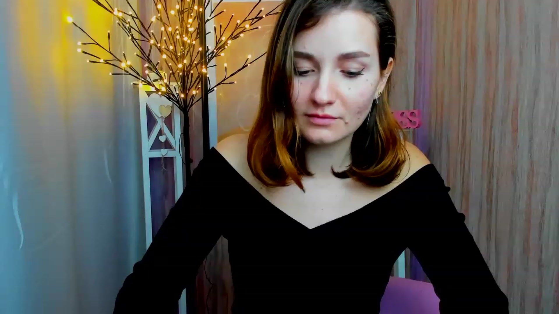 Gallery image thumbnail from ScarletCruz's myfreecams stream on, 12/19/2022, 11:21 image 5 of 20