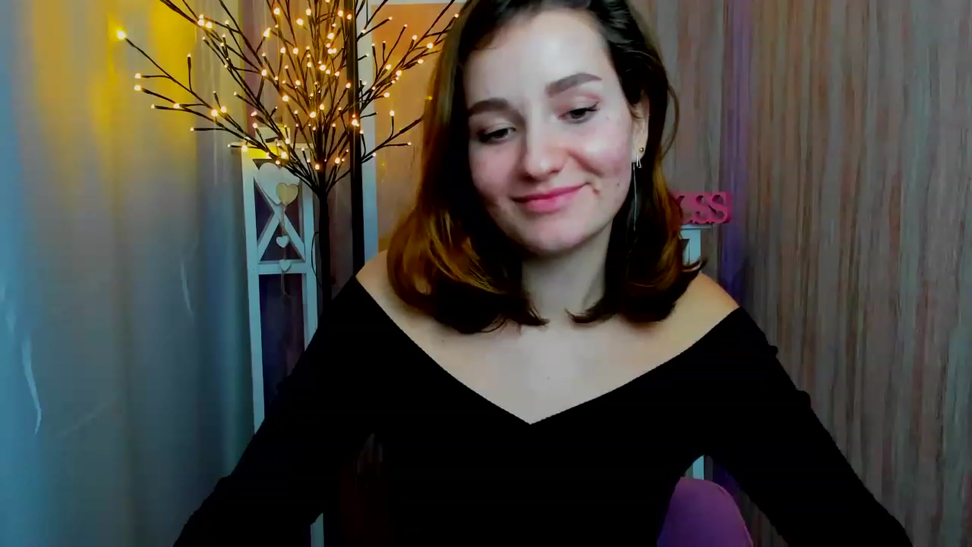 Gallery image thumbnail from ScarletCruz's myfreecams stream on, 12/19/2022, 11:21 image 18 of 20