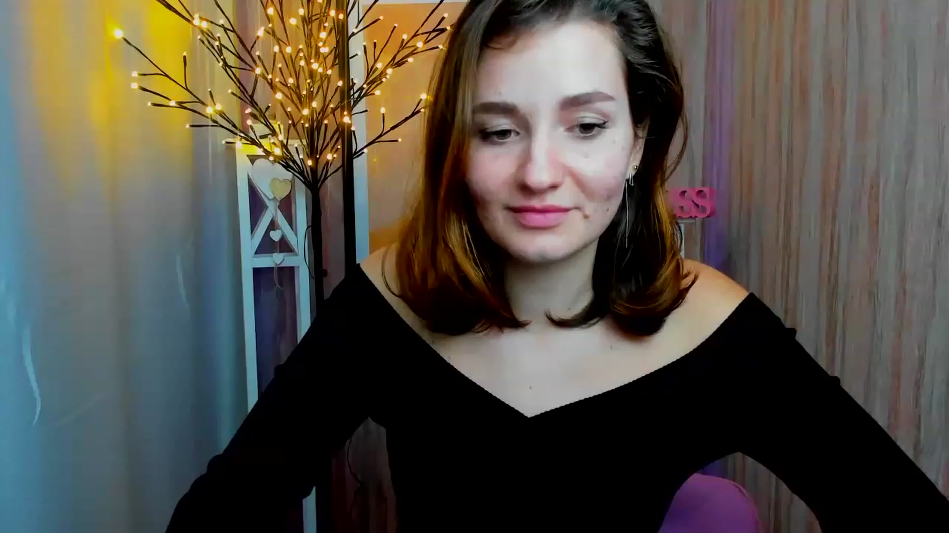 Gallery image thumbnail from ScarletCruz's myfreecams stream on, 12/19/2022, 11:21 image 19 of 20