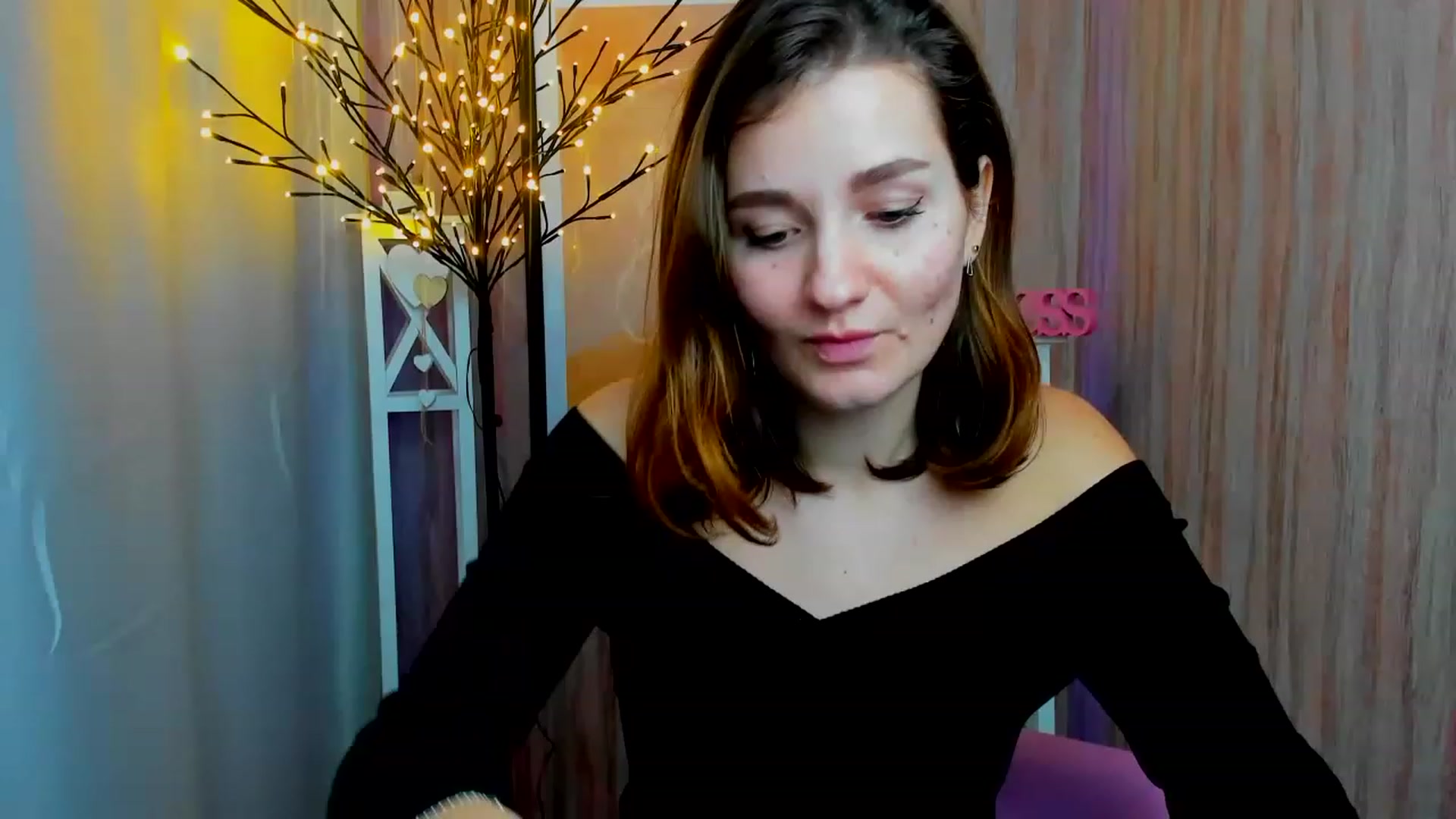 Gallery image thumbnail from ScarletCruz's myfreecams stream on, 12/19/2022, 11:21 image 11 of 20