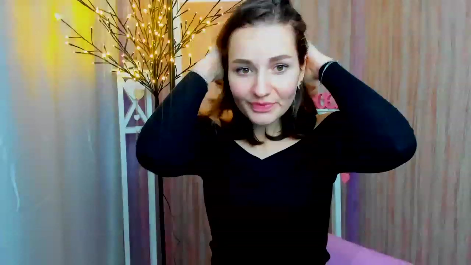 Gallery image thumbnail from ScarletCruz's myfreecams stream on, 12/19/2022, 11:21 image 6 of 20