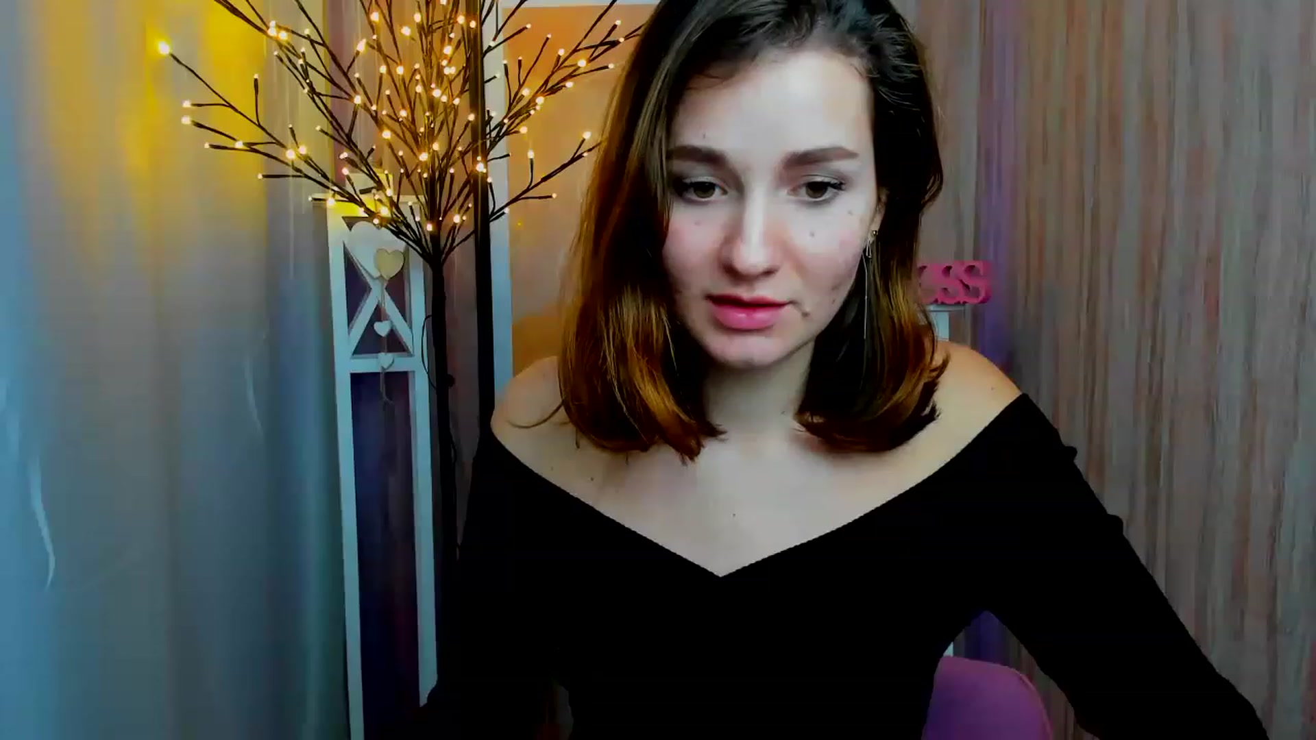 Gallery image thumbnail from ScarletCruz's myfreecams stream on, 12/19/2022, 11:21 image 16 of 20