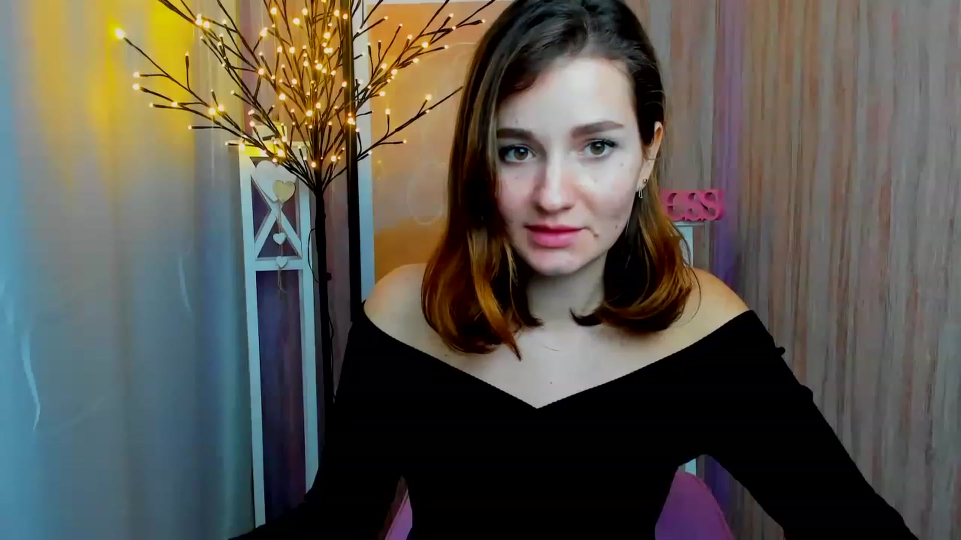 Gallery image thumbnail from ScarletCruz's myfreecams stream on, 12/19/2022, 11:21 image 3 of 20