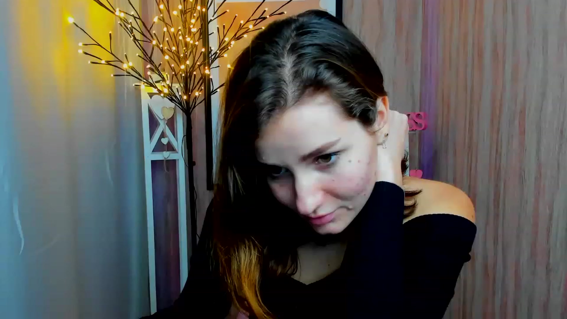 Gallery image thumbnail from ScarletCruz's myfreecams stream on, 12/19/2022, 11:21 image 17 of 20