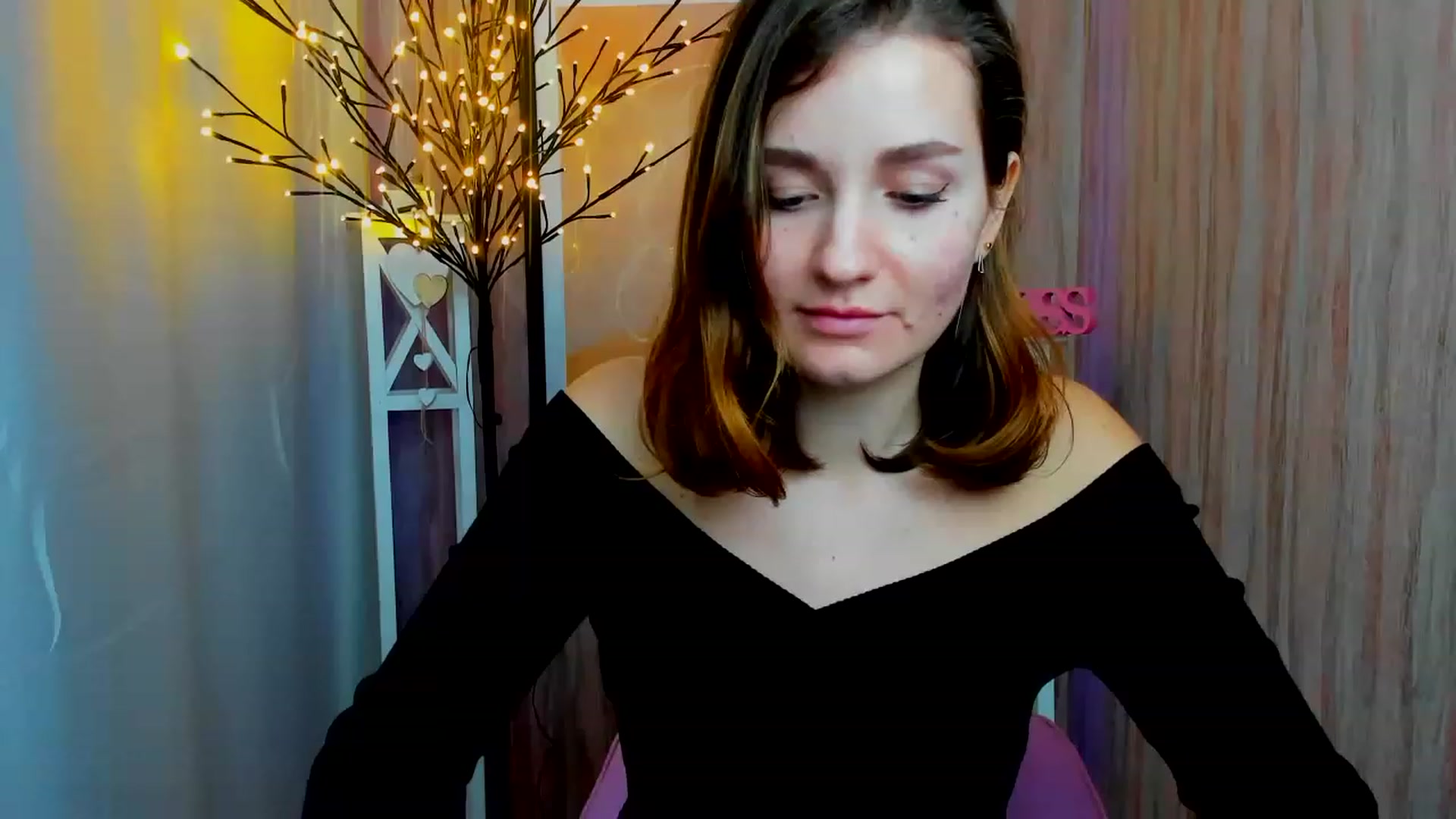 Gallery image thumbnail from ScarletCruz's myfreecams stream on, 12/19/2022, 11:21 image 1 of 20