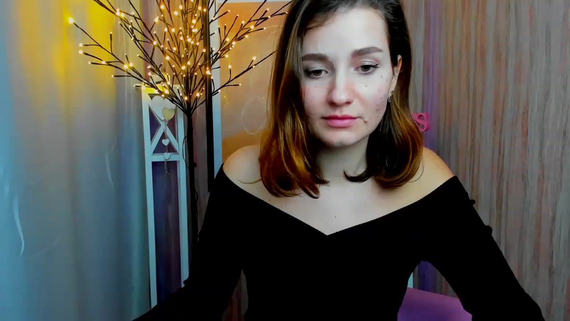 Gallery image thumbnail from ScarletCruz's myfreecams stream on, 12/19/2022, 11:21 image 12 of 20