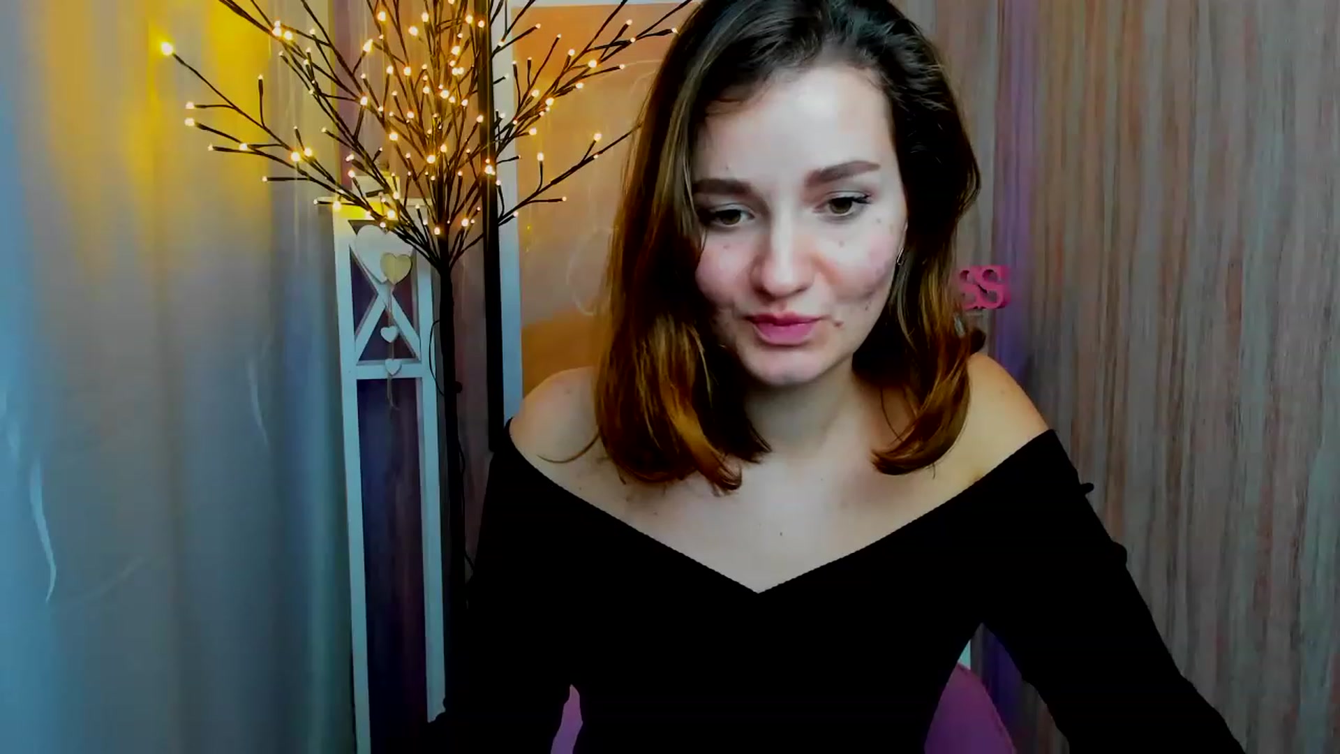 Gallery image thumbnail from ScarletCruz's myfreecams stream on, 12/19/2022, 11:21 image 14 of 20