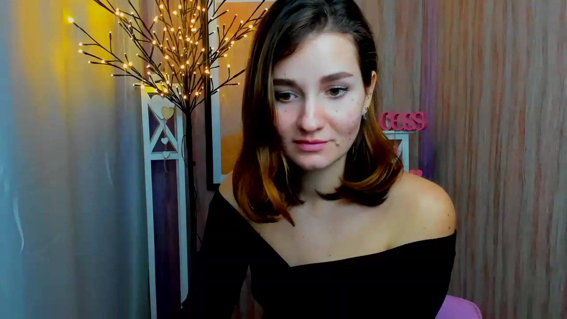 Gallery image thumbnail from ScarletCruz's myfreecams stream on, 12/19/2022, 11:21 image 4 of 20