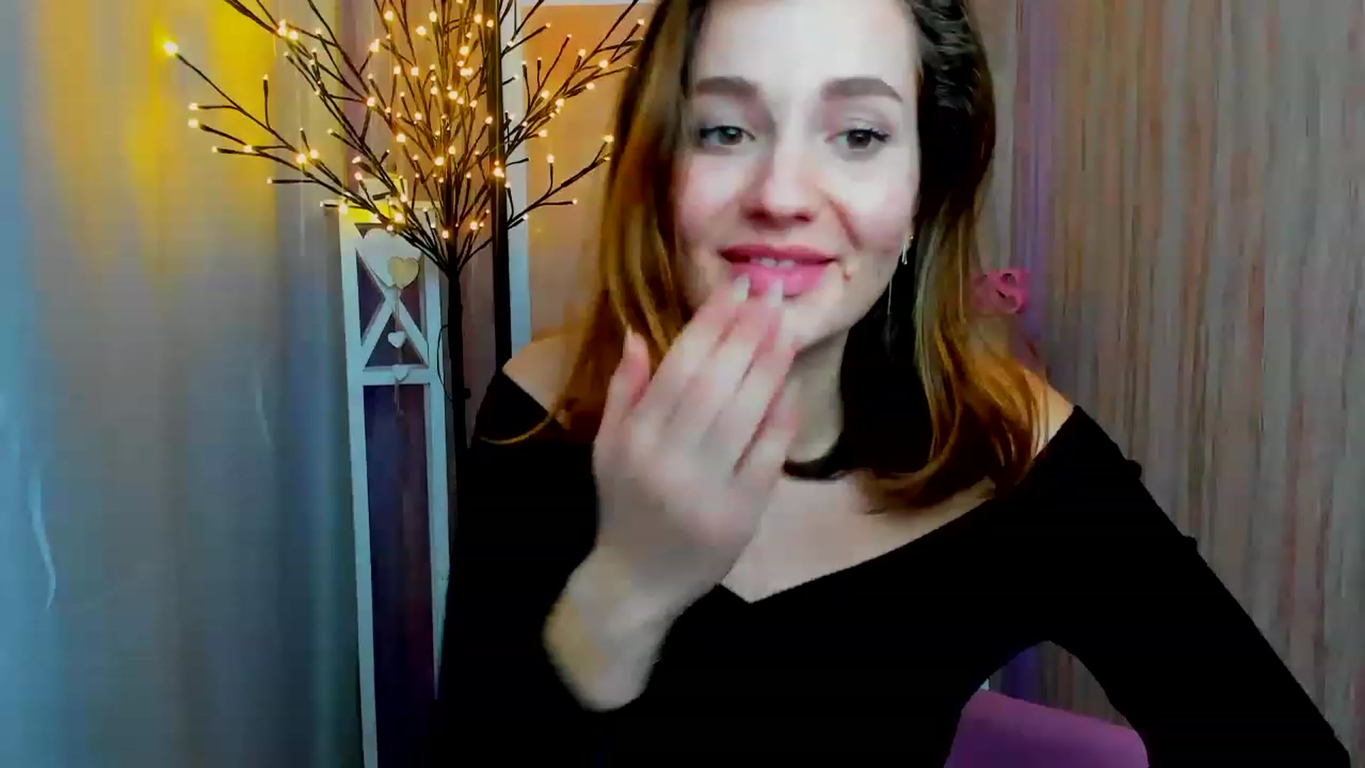 Gallery image thumbnail from ScarletCruz's myfreecams stream on, 12/19/2022, 11:21 image 9 of 20