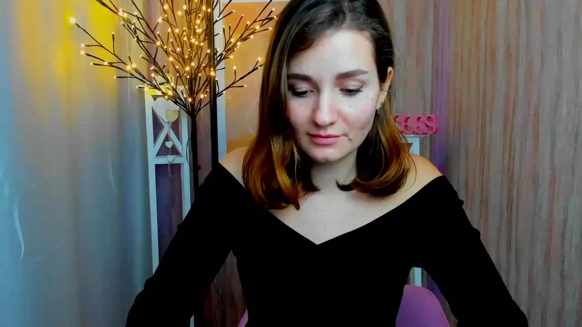 Gallery image thumbnail from ScarletCruz's myfreecams stream on, 12/19/2022, 11:21 image 2 of 20
