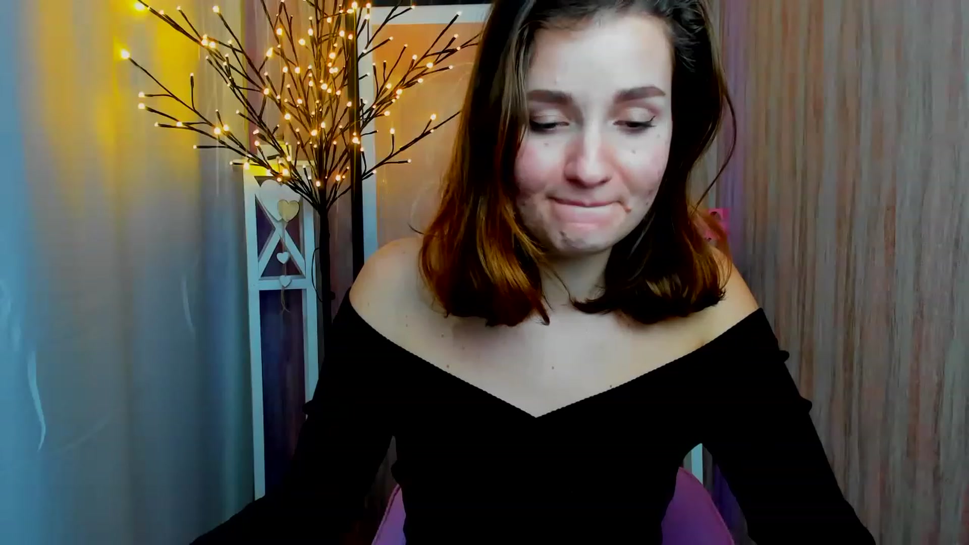 Gallery image thumbnail from ScarletCruz's myfreecams stream on, 12/19/2022, 12:36 image 15 of 20