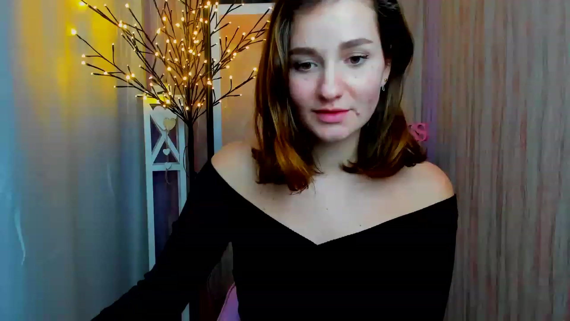 Gallery image thumbnail from ScarletCruz's myfreecams stream on, 12/19/2022, 12:36 image 3 of 20