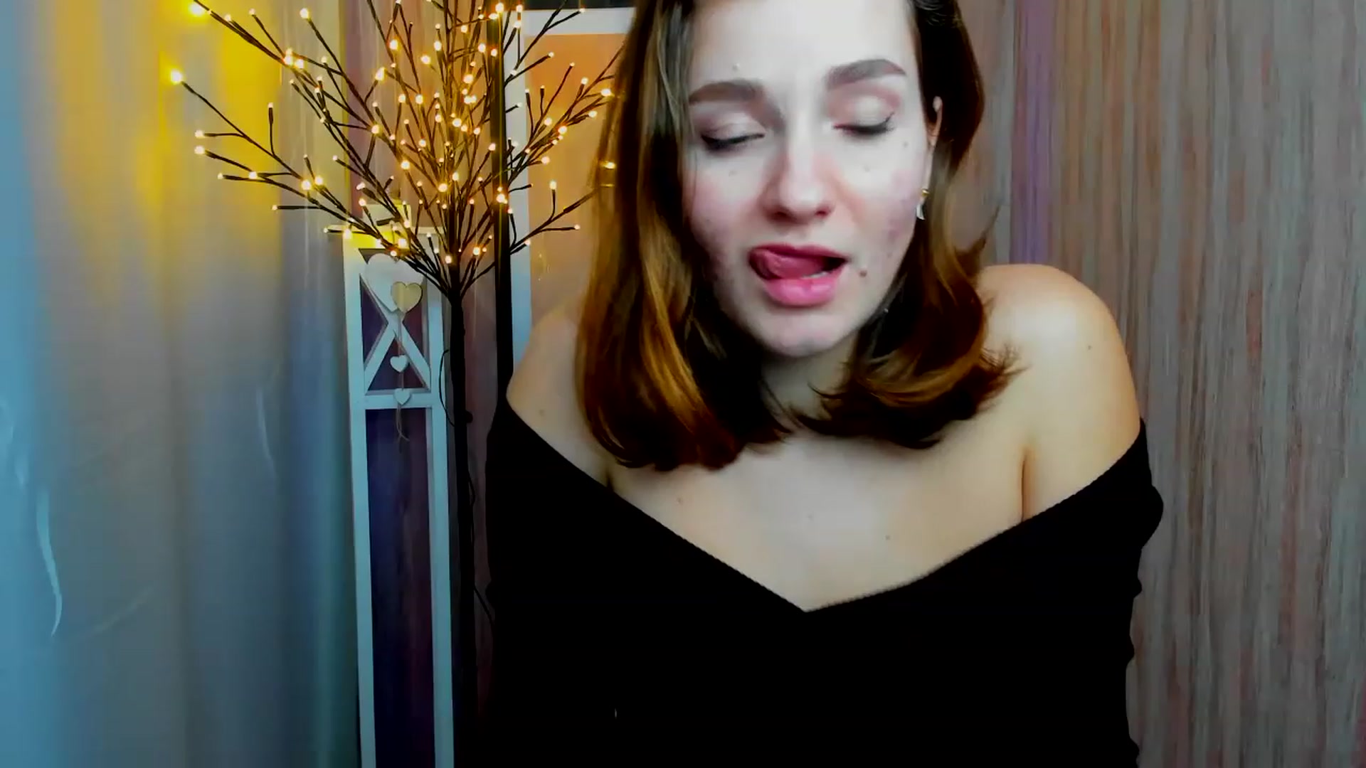 Gallery image thumbnail from ScarletCruz's myfreecams stream on, 12/19/2022, 12:36 image 20 of 20