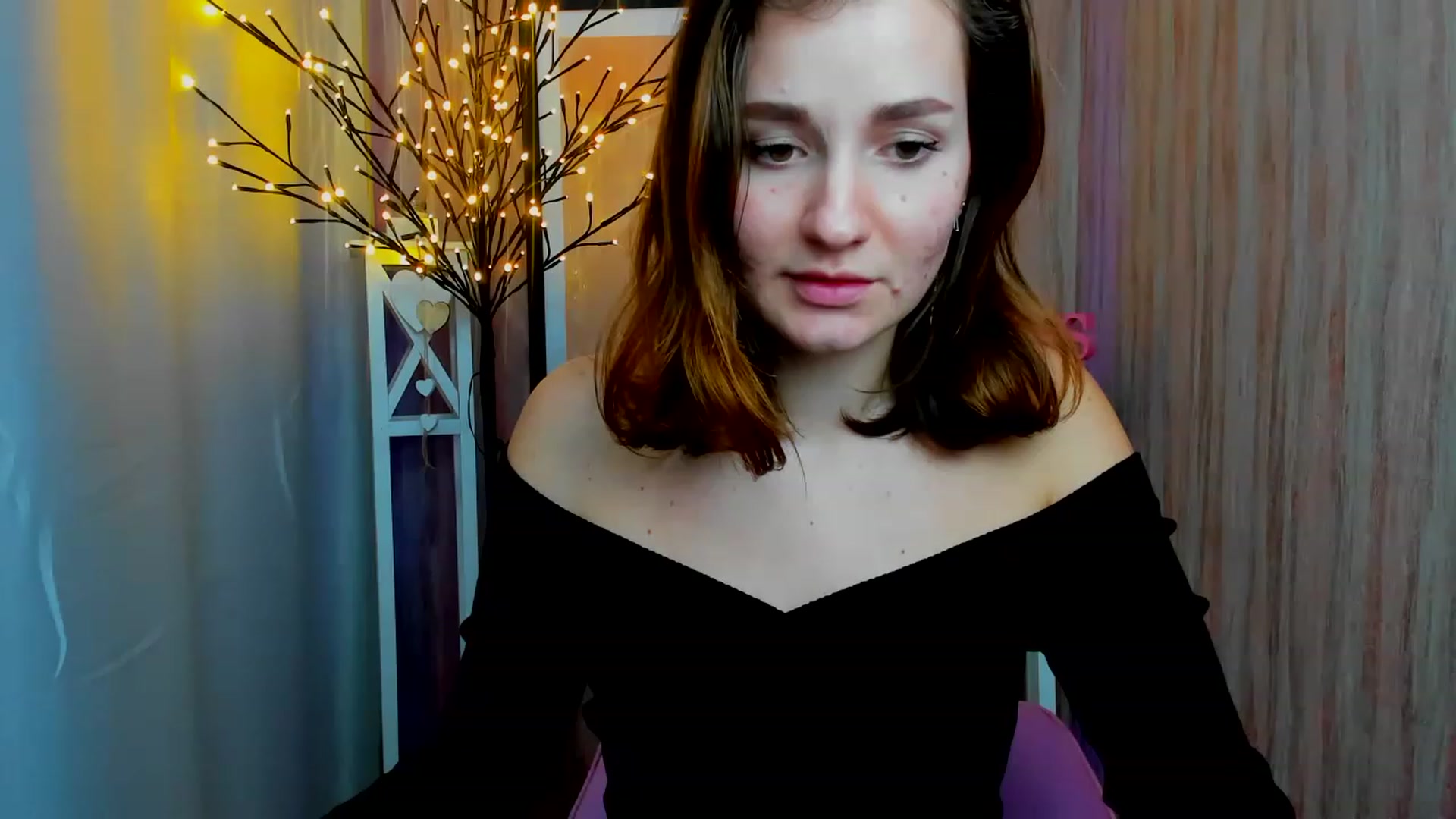 Gallery image thumbnail from ScarletCruz's myfreecams stream on, 12/19/2022, 12:36 image 18 of 20