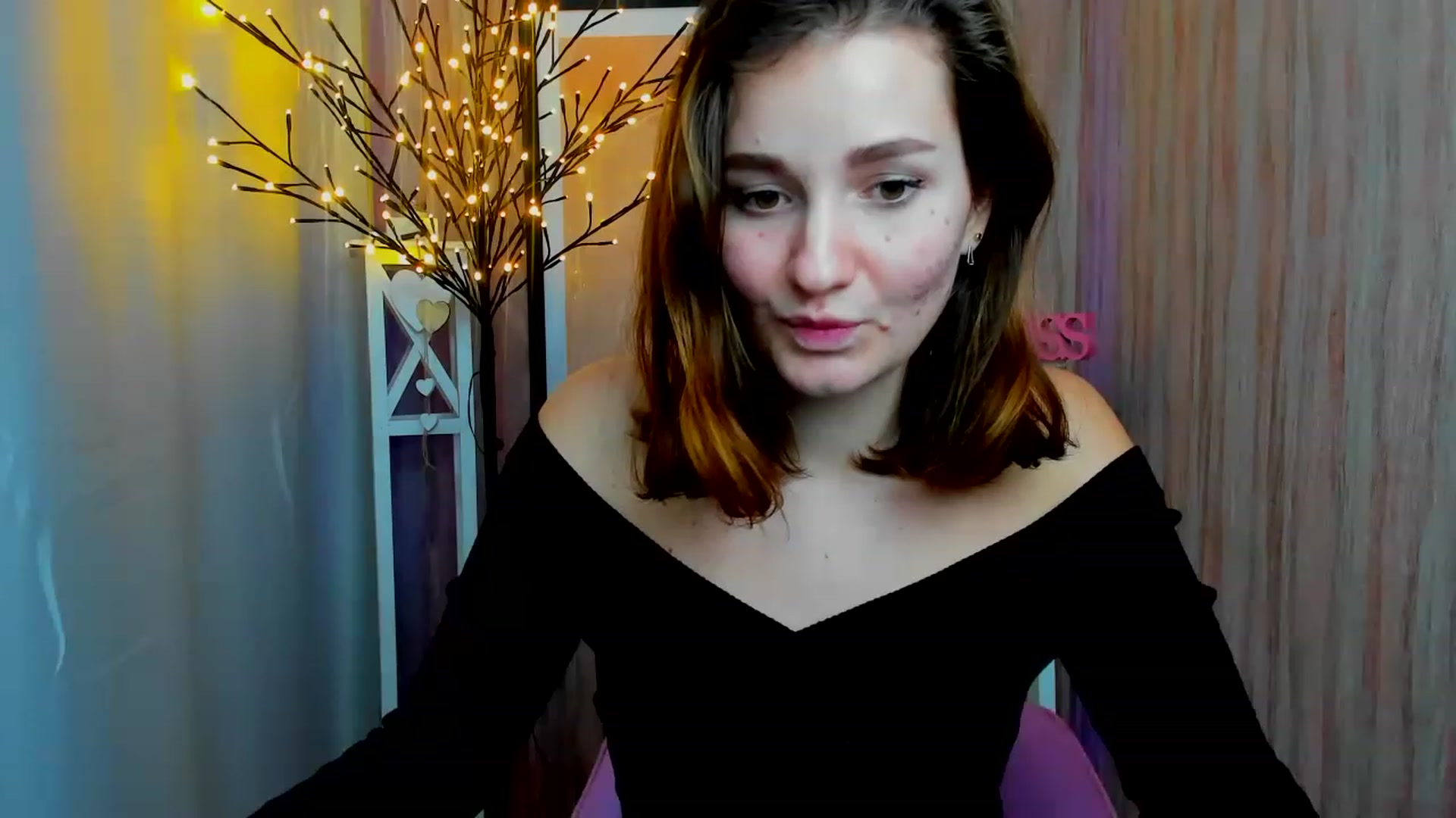 Gallery image thumbnail from ScarletCruz's myfreecams stream on, 12/19/2022, 12:36 image 4 of 20