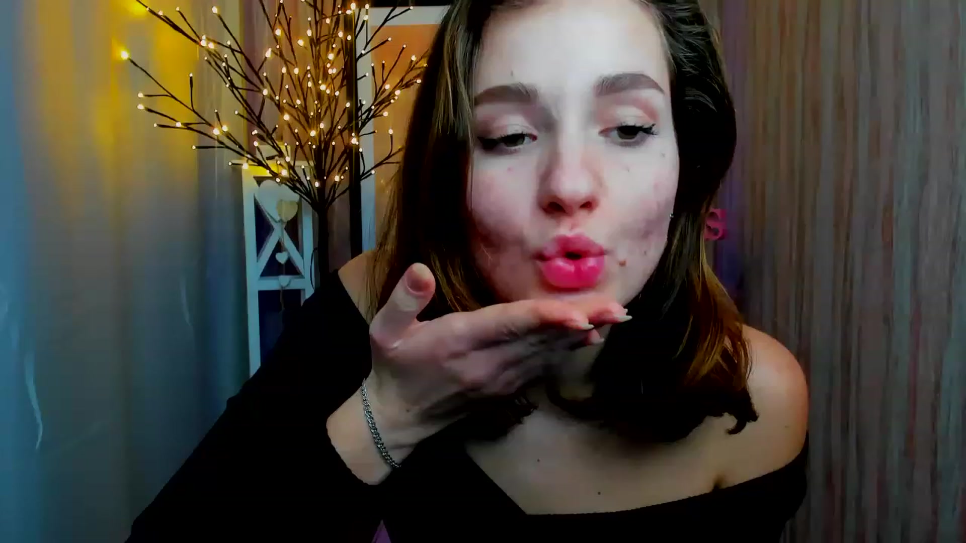 Gallery image thumbnail from ScarletCruz's myfreecams stream on, 12/19/2022, 12:36 image 8 of 20