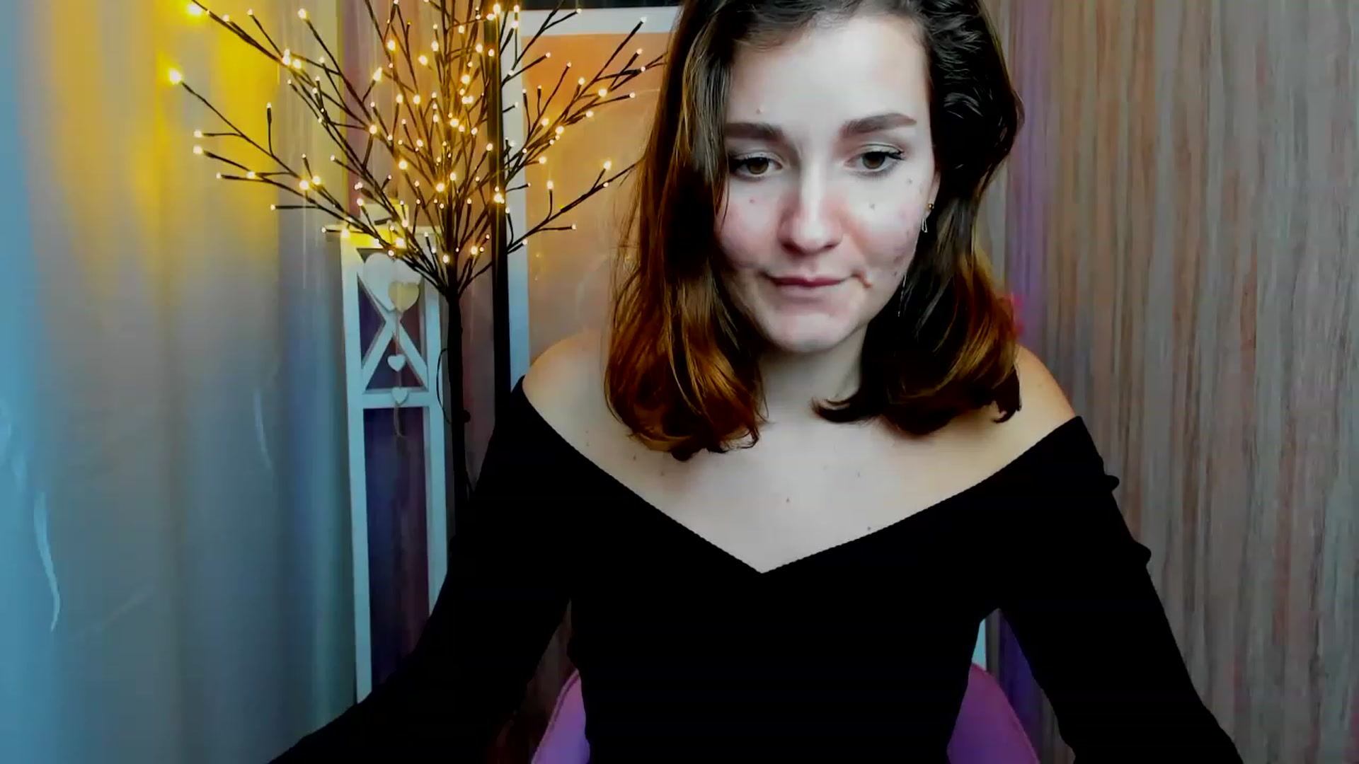Gallery image thumbnail from ScarletCruz's myfreecams stream on, 12/19/2022, 12:36 image 7 of 20