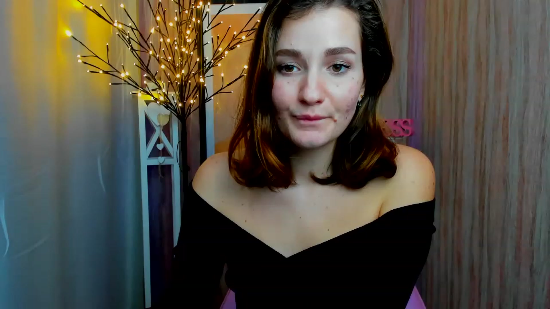 Gallery image thumbnail from ScarletCruz's myfreecams stream on, 12/19/2022, 12:36 image 10 of 20