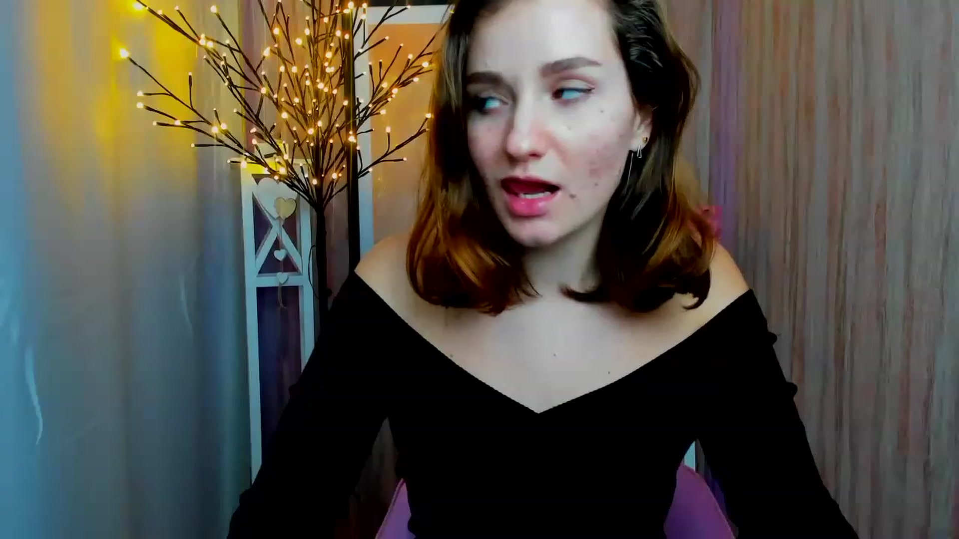 Gallery image thumbnail from ScarletCruz's myfreecams stream on, 12/19/2022, 12:36 image 9 of 20