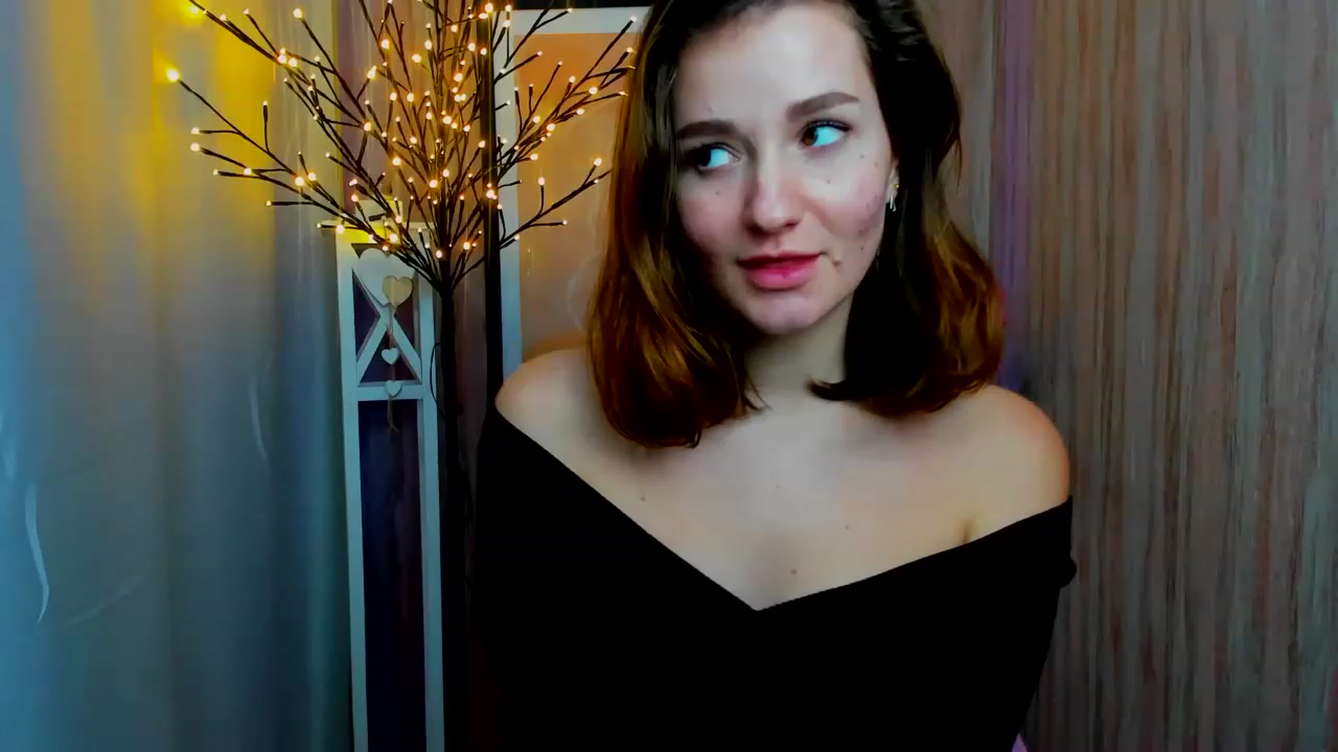 Gallery image thumbnail from ScarletCruz's myfreecams stream on, 12/19/2022, 12:36 image 1 of 20