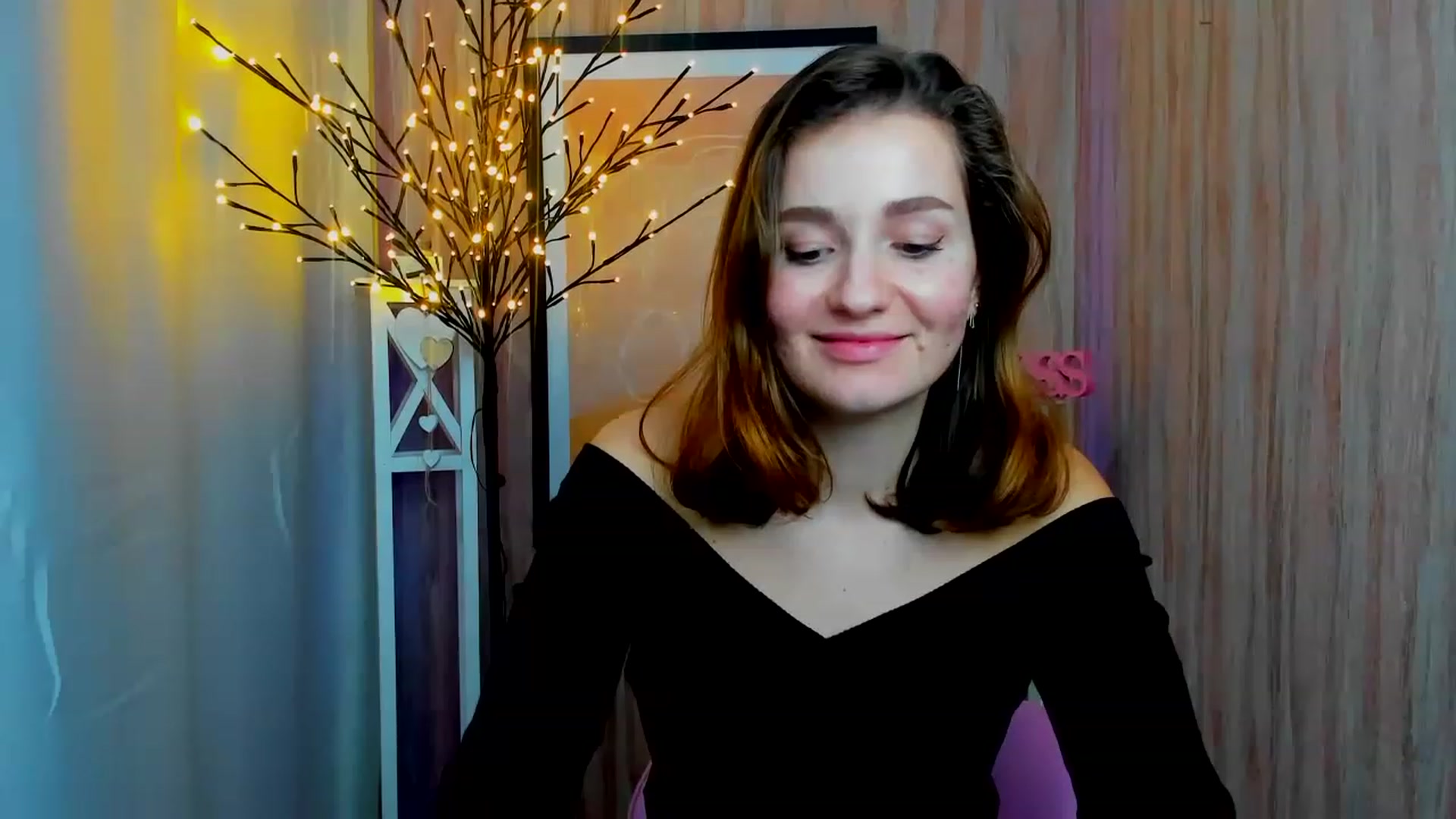 Gallery image thumbnail from ScarletCruz's myfreecams stream on, 12/19/2022, 13:19 image 6 of 20
