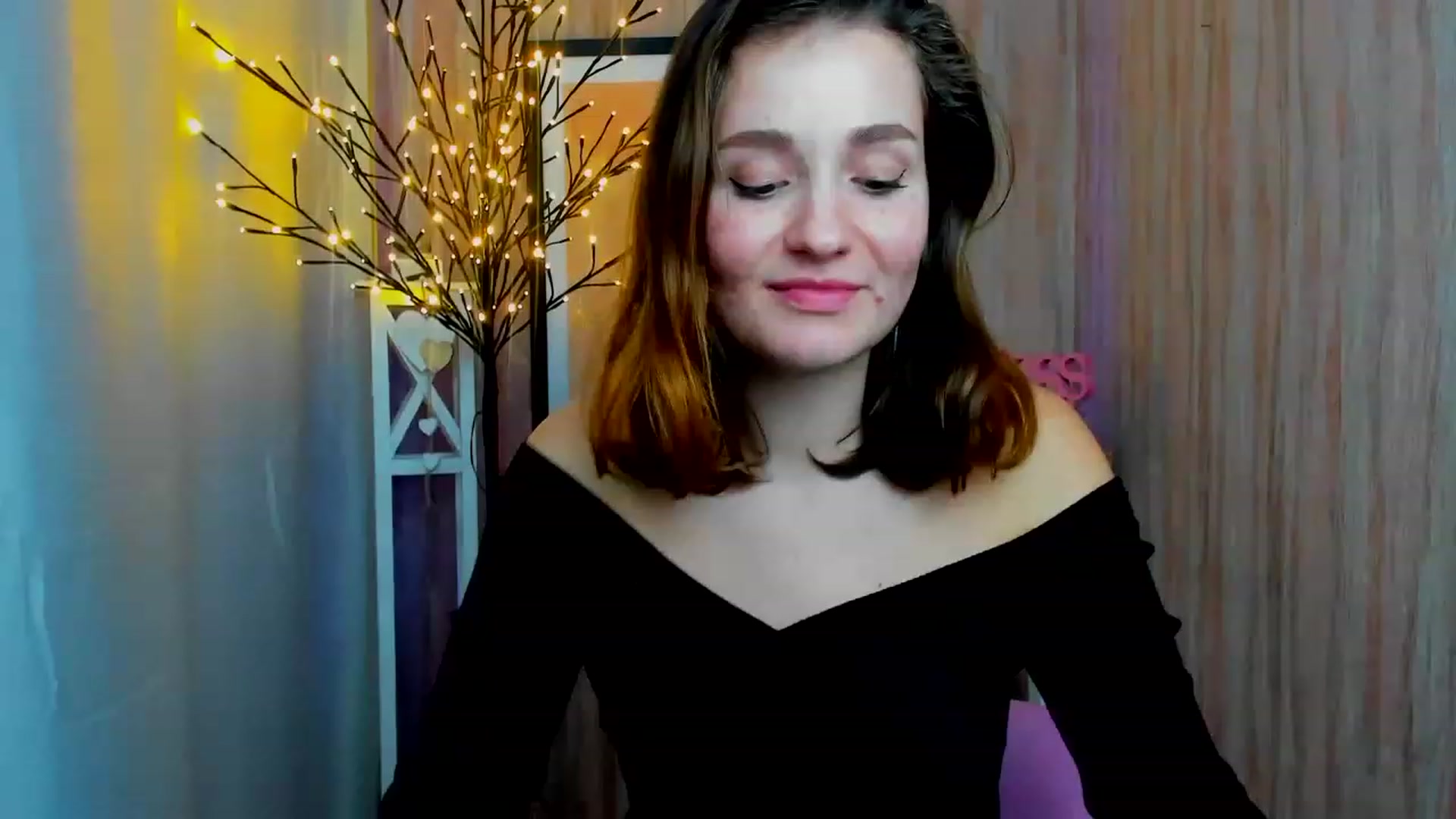 Gallery image thumbnail from ScarletCruz's myfreecams stream on, 12/19/2022, 13:19 image 15 of 20