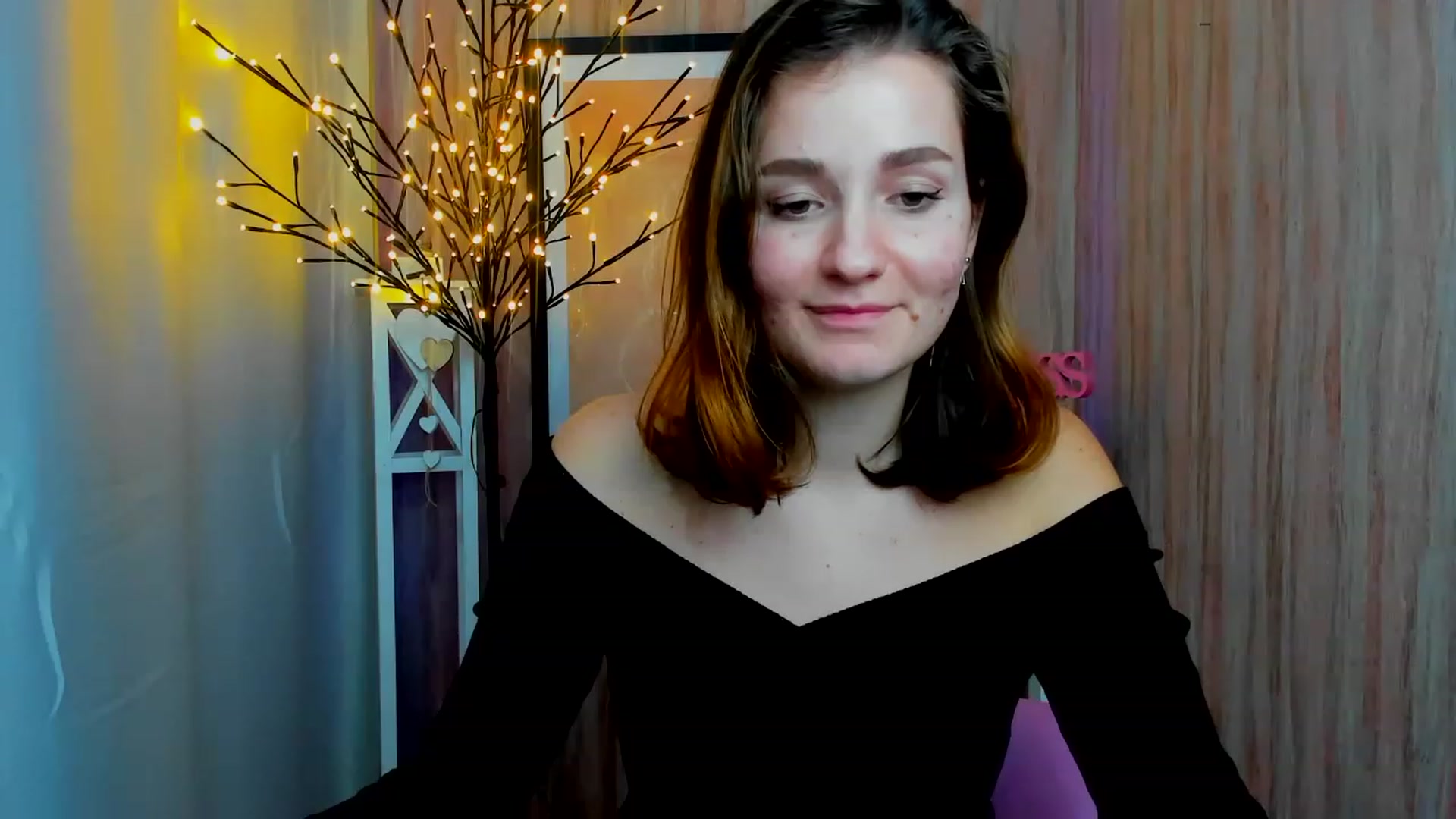 Gallery image thumbnail from ScarletCruz's myfreecams stream on, 12/19/2022, 13:19 image 13 of 20