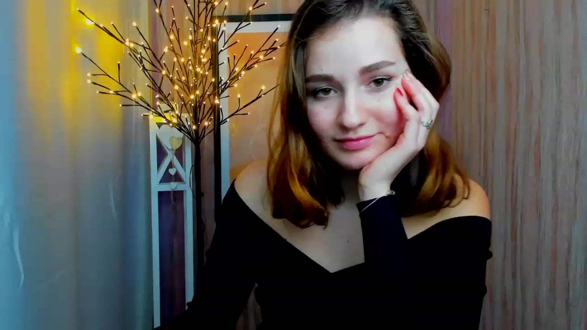 Gallery image thumbnail from ScarletCruz's myfreecams stream on, 12/19/2022, 13:19 image 9 of 20