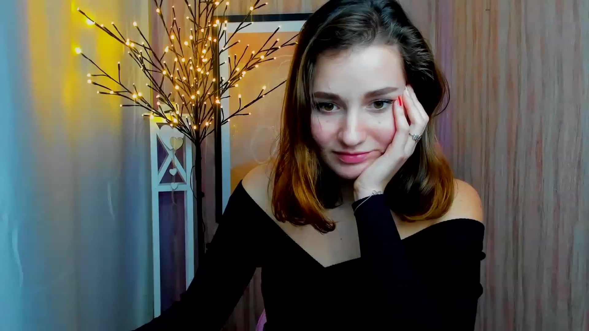 Gallery image thumbnail from ScarletCruz's myfreecams stream on, 12/19/2022, 13:19 image 18 of 20
