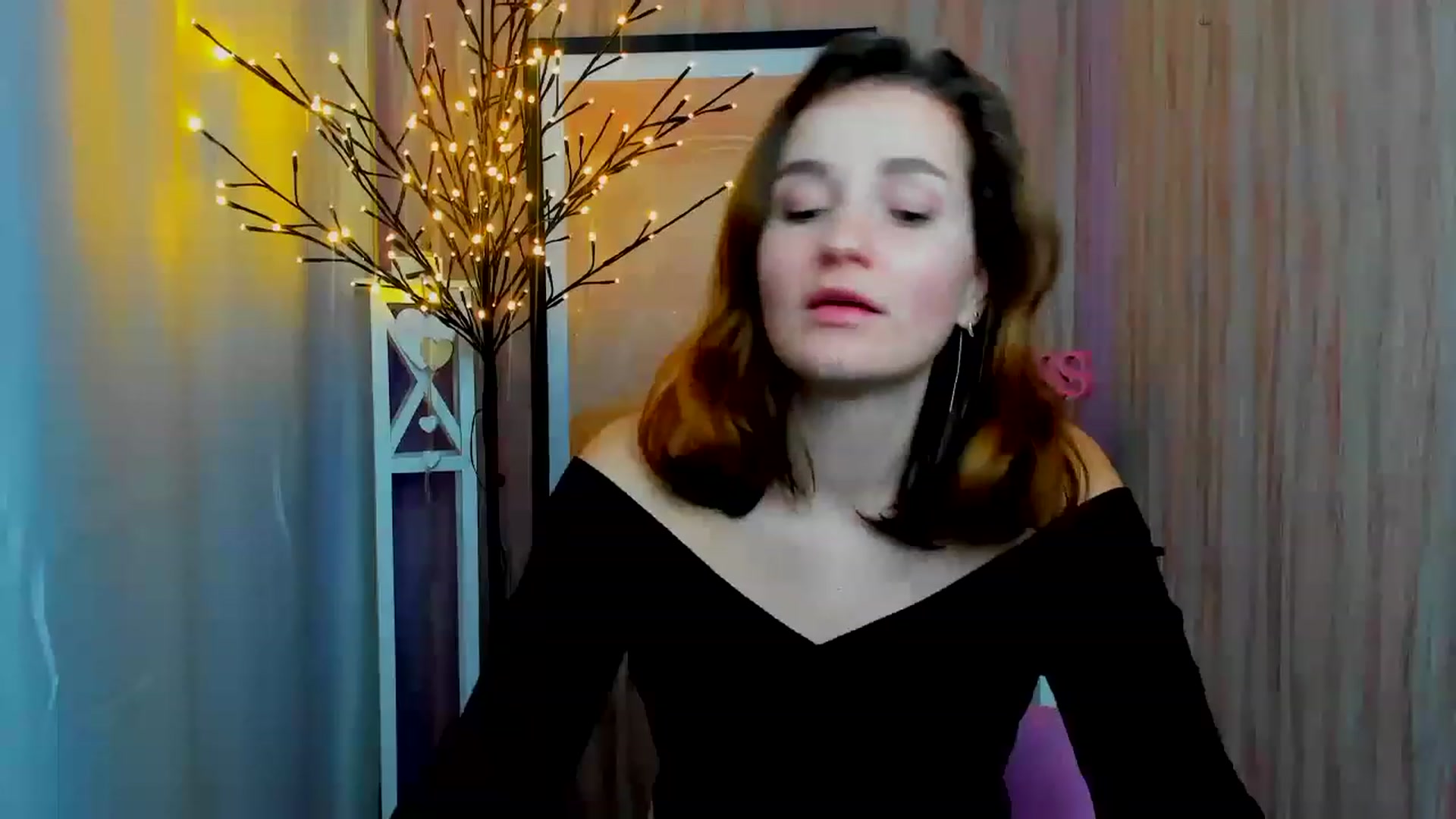 Gallery image thumbnail from ScarletCruz's myfreecams stream on, 12/19/2022, 13:19 image 5 of 20